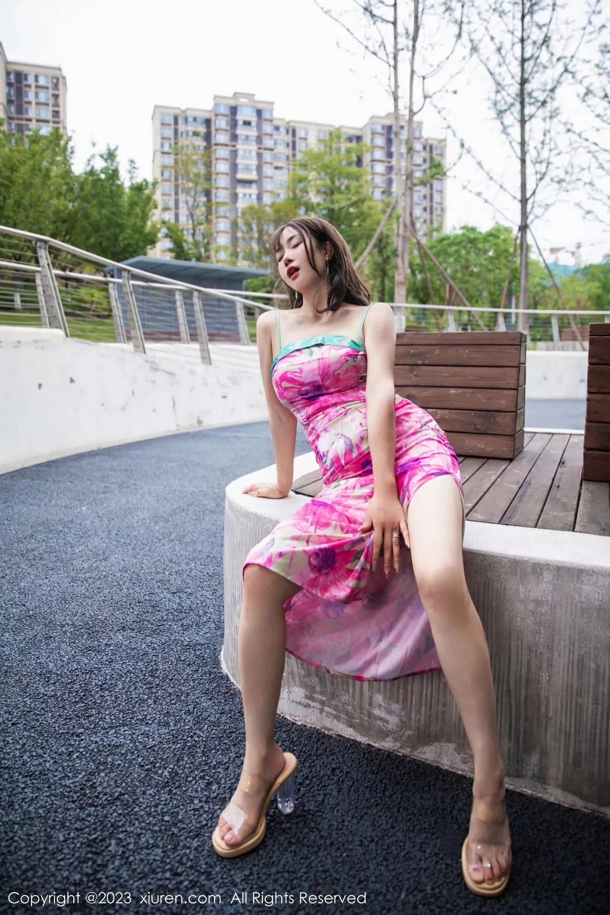 秀人集.com_[XiuRen秀人网]No.7065_模特严利娅Yuliya性感网红情人裙露浅灰蕾丝内衣撩人诱惑写真75P