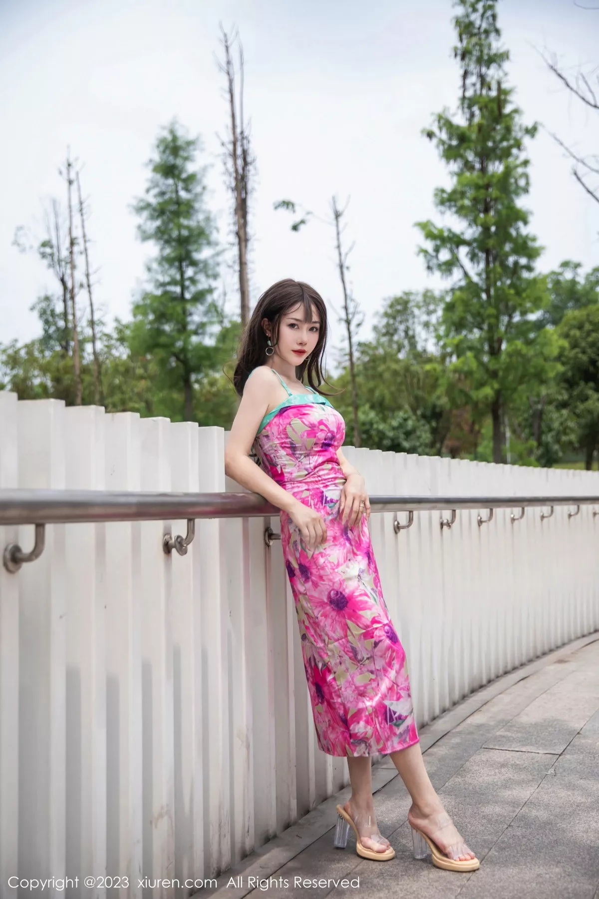 秀人集.com_[XiuRen秀人网]No.7065_模特严利娅Yuliya性感网红情人裙露浅灰蕾丝内衣撩人诱惑写真75P