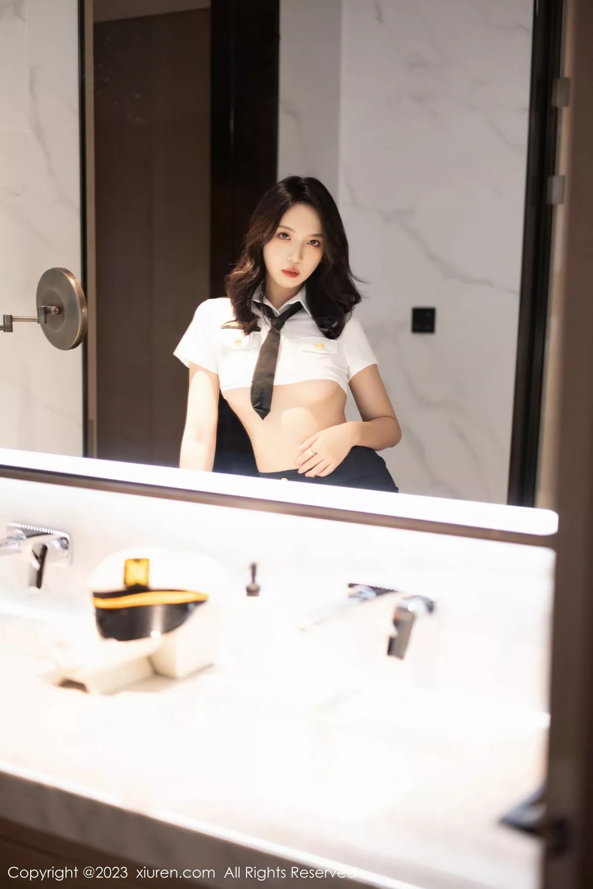 秀人集.com_[XiuRen秀人网]No.7068_模特郑颖姗Bev白色短款上衣配黑色短裙半脱秀惹火身材诱惑写真81P