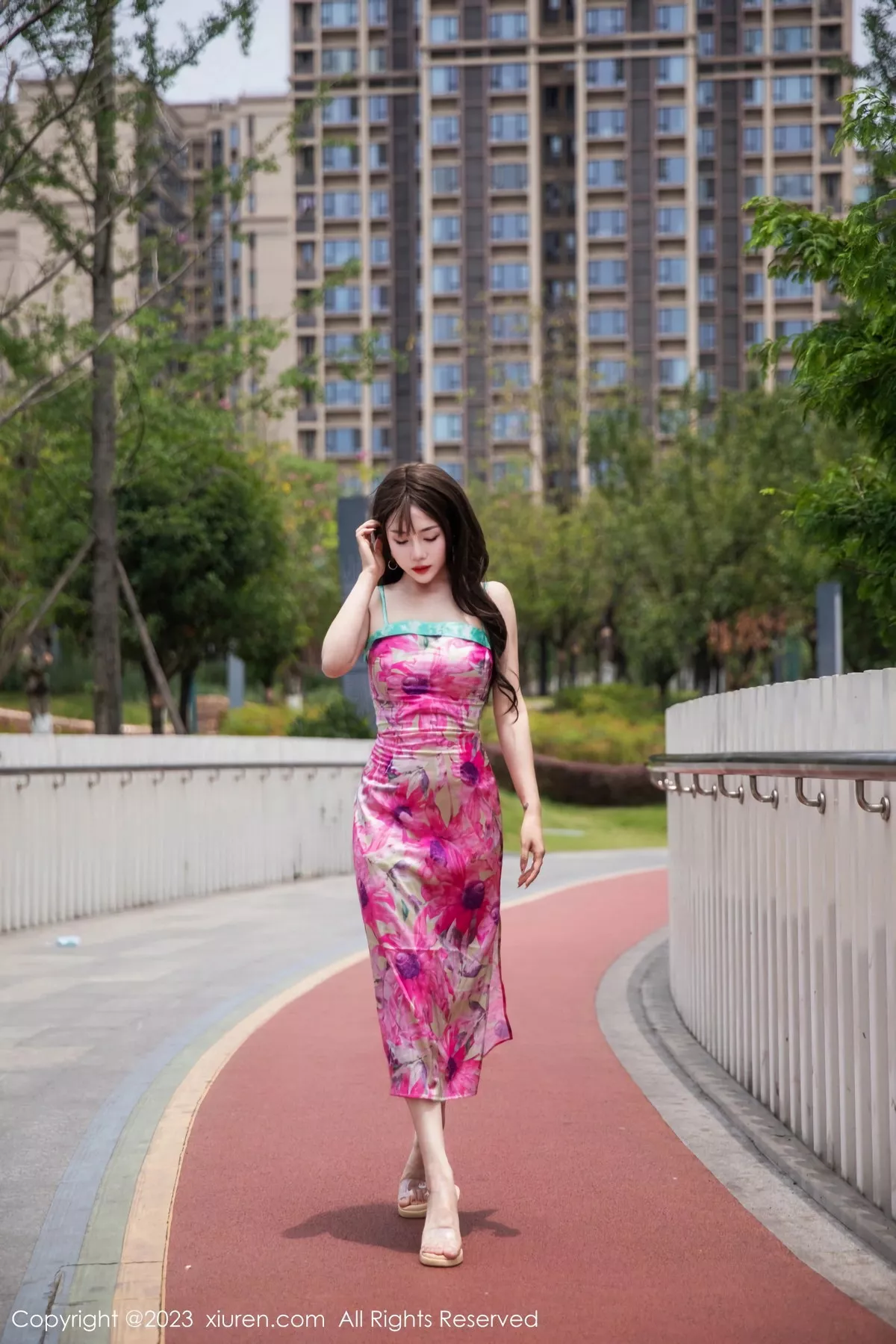 秀人集.com_[XiuRen秀人网]No.7065_模特严利娅Yuliya性感网红情人裙露浅灰蕾丝内衣撩人诱惑写真75P