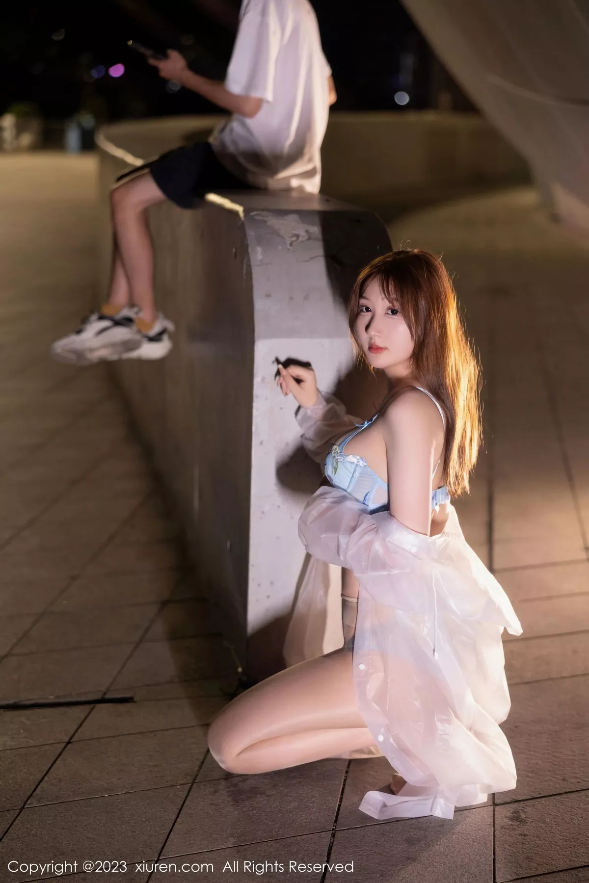 秀人集.com_[XiuRen秀人网]No.7072_模特江真真户外绿灰卫衣+性感蓝色蕾丝内衣秀完美身材诱惑写真80P