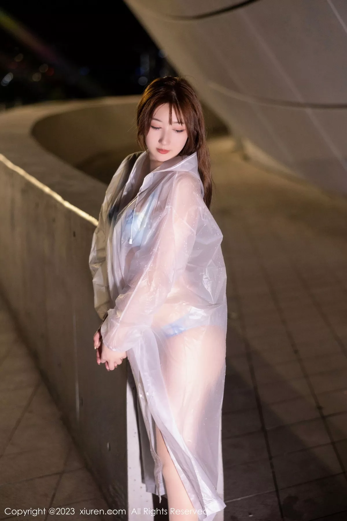 秀人集.com_[XiuRen秀人网]No.7072_模特江真真户外绿灰卫衣+性感蓝色蕾丝内衣秀完美身材诱惑写真80P