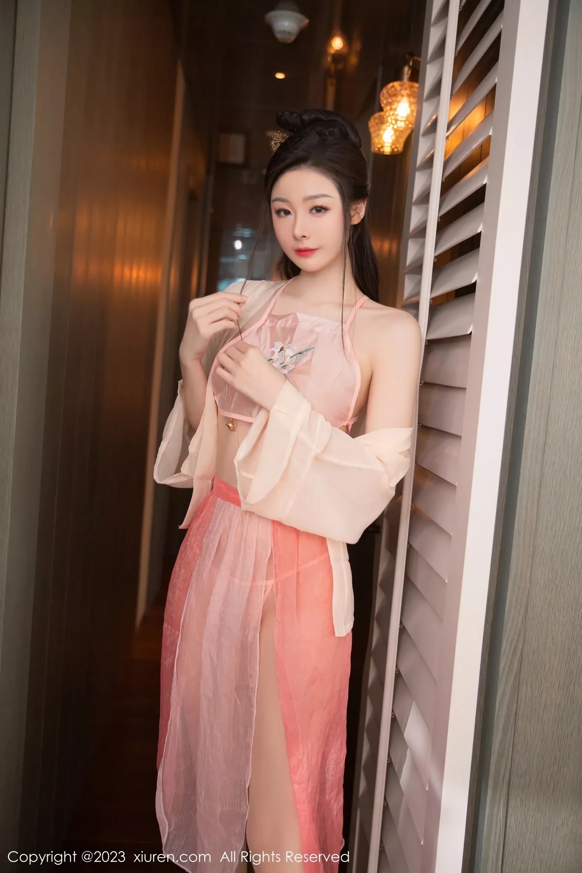 秀人集.com_[XiuRen秀人网]No.7075_模特是小逗逗性感古装粉色薄纱配粉色肚兜秀惹火身材诱惑写真79P