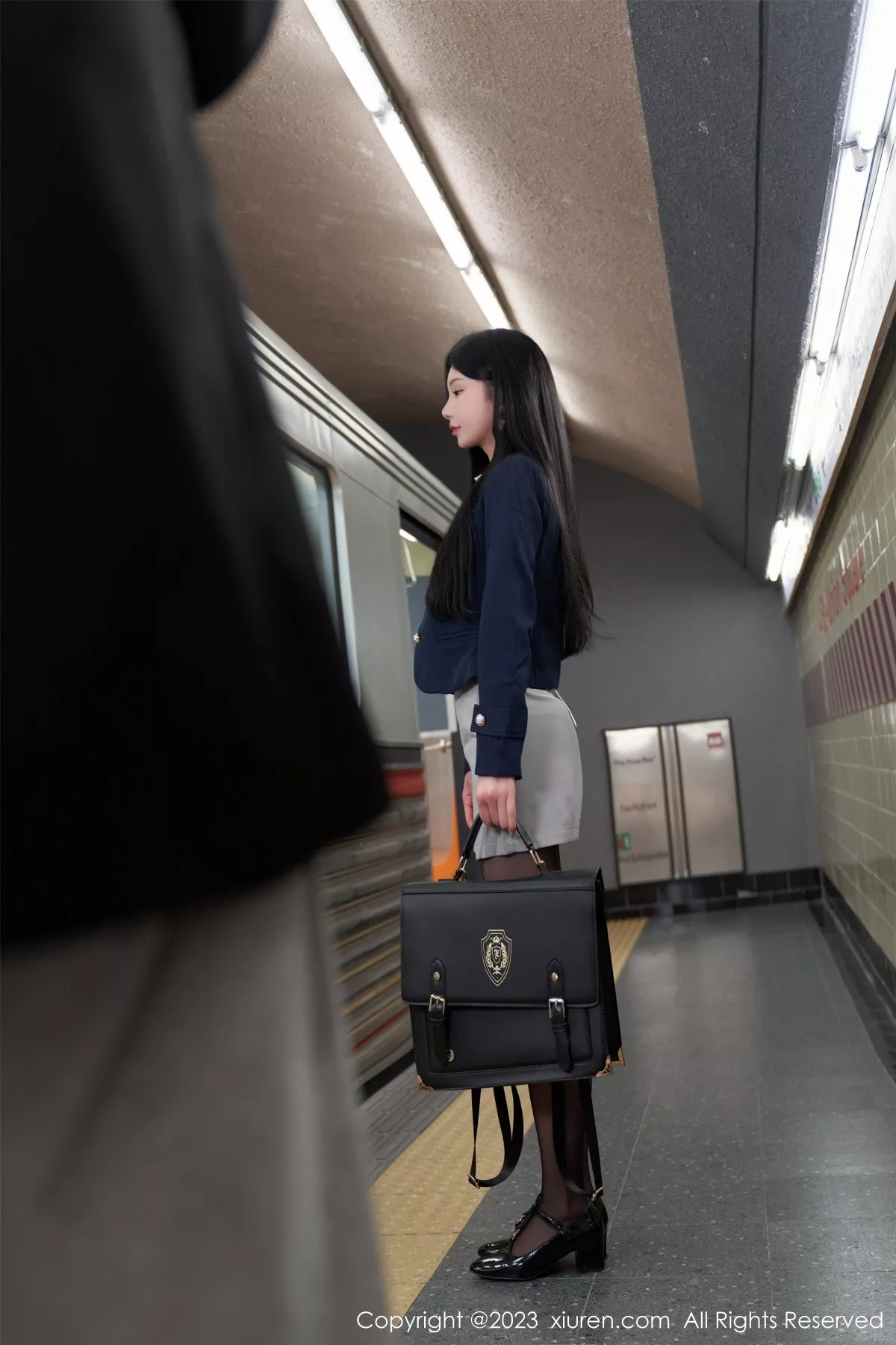 秀人集.com_[XiuRen秀人网]No.7086_女神周于希Sally地铁场景性感白色内衣配超薄黑丝完美诱惑写真100P