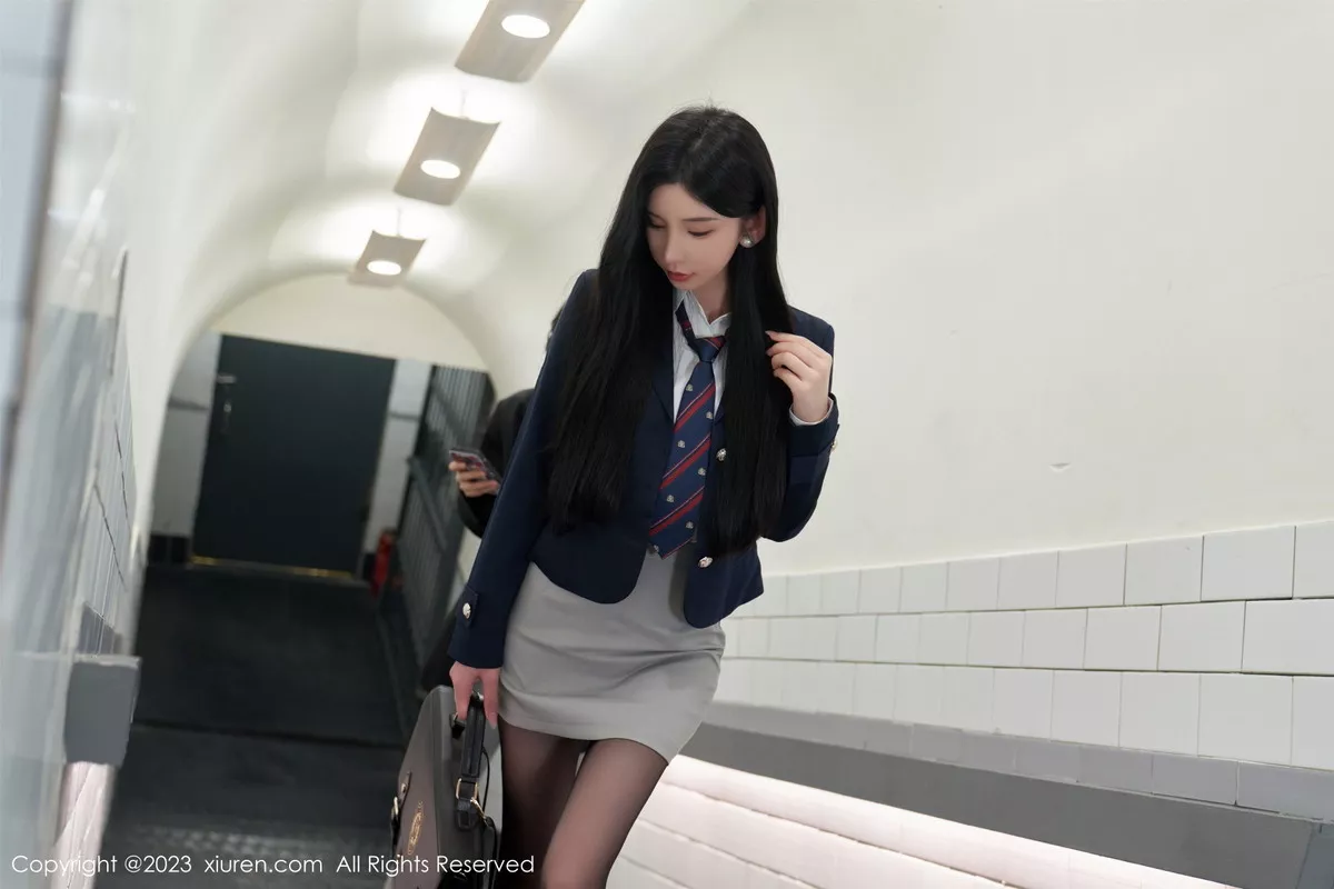 秀人集.com_[XiuRen秀人网]No.7086_女神周于希Sally地铁场景性感白色内衣配超薄黑丝完美诱惑写真100P