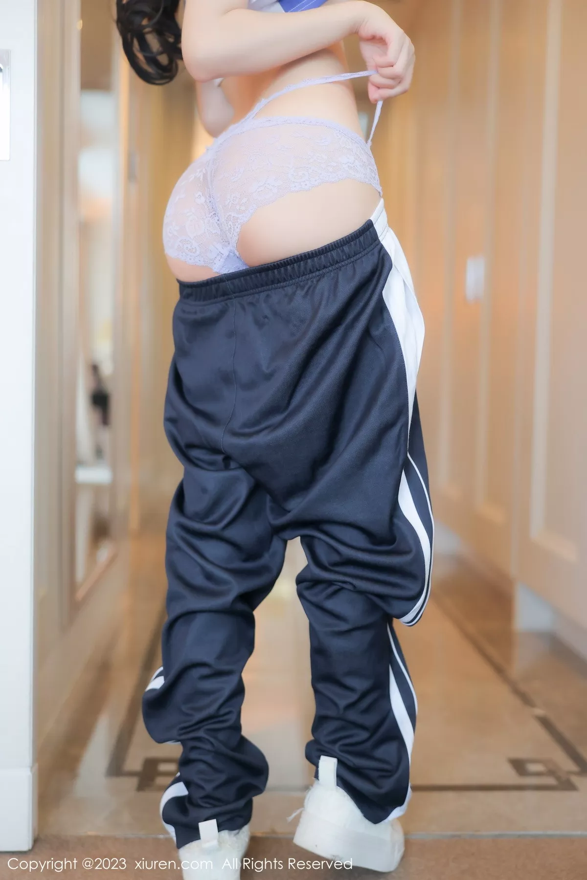 秀人集.com_[XiuRen秀人网]No.7085_模特幼幼性感学妹装扮半脱露蕾丝内衣秀完美身材迷人诱惑写真102P