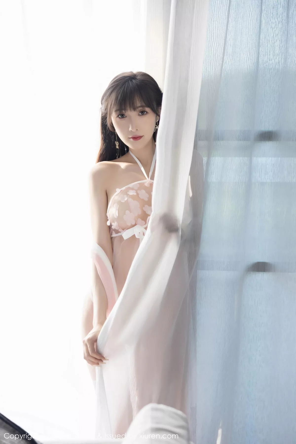 秀人集.com_[XiaoYu画语界]Vol.1071_模特林星阑性感浅色薄纱服饰+蓝杏色旗袍服秀曼妙身姿诱惑写真93P