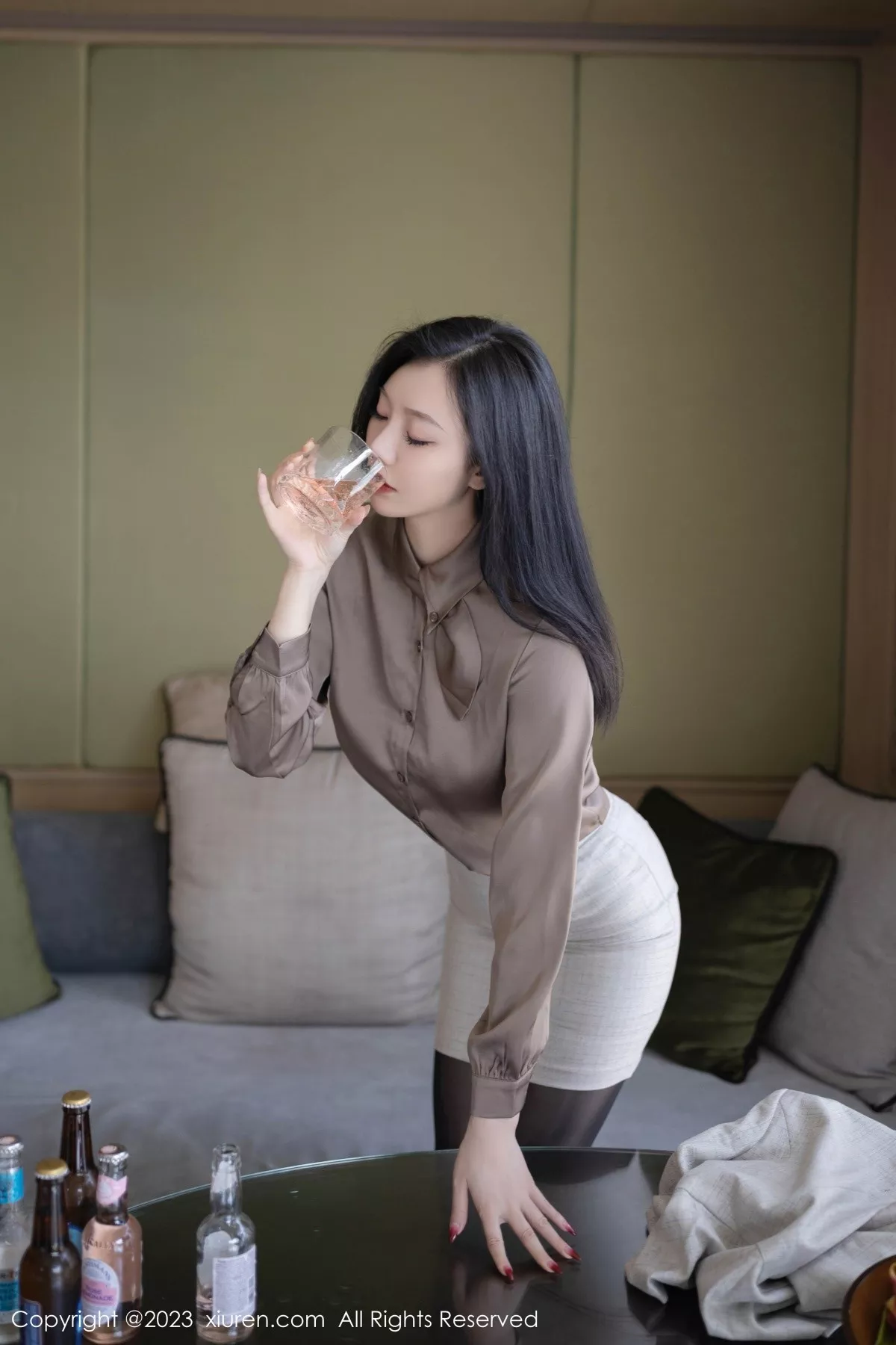 秀人集.com_[XiuRen秀人网]No.6951_模特安然anran灰色职业Ol装露红色蕾丝内衣秀曼妙身姿诱惑写真79P