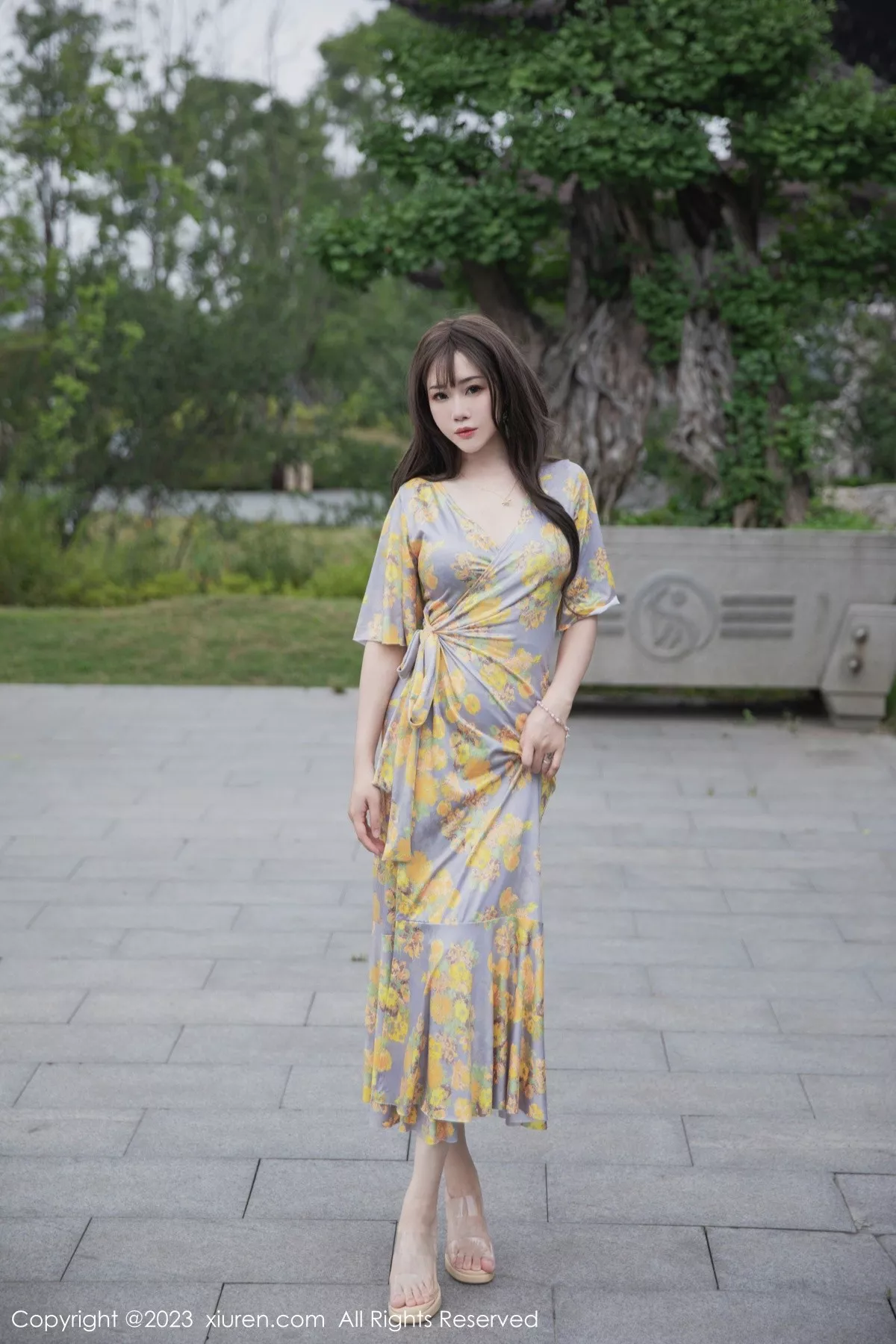 秀人集.com_[XiuRen秀人网]No.6949_模特严利娅Yuliya性感黄灰色睡裙半撩秀翘臀美腿惹火诱惑写真84P