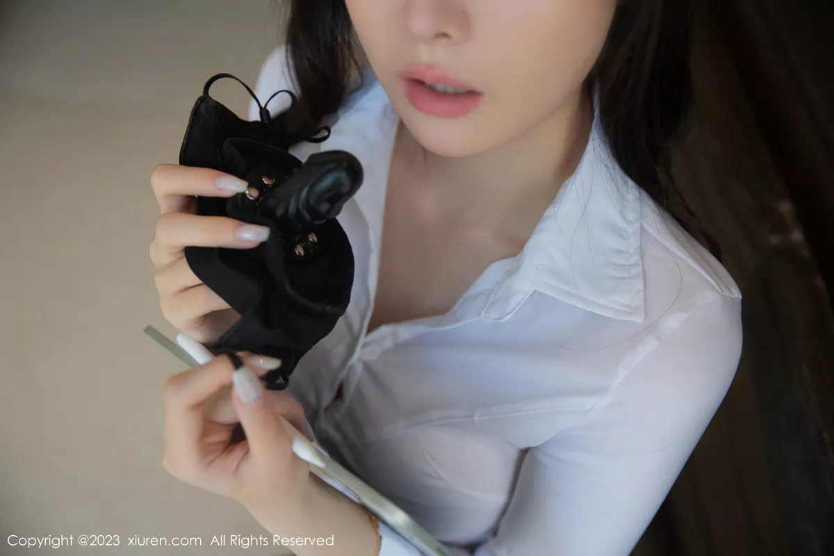 秀人集.com_[XiuRen秀人网]No.6960_模特是小逗逗性感白T配黑色短裙露红色蕾丝内衣完美诱惑写真78P