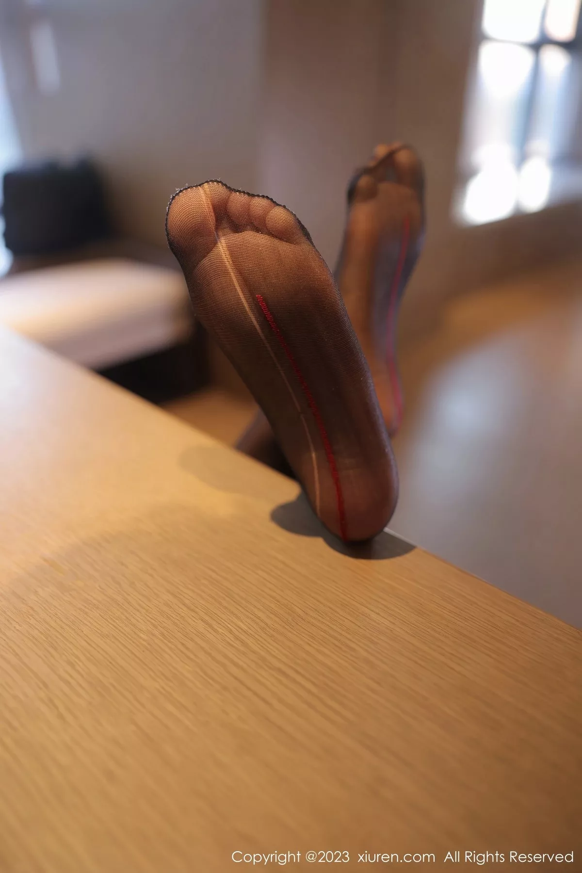 秀人集.com_[XiuRen秀人网]No.6956_模特汐汐baby酒店黑色吊带短裙配超薄黑丝秀凹凸身材诱惑写真87P