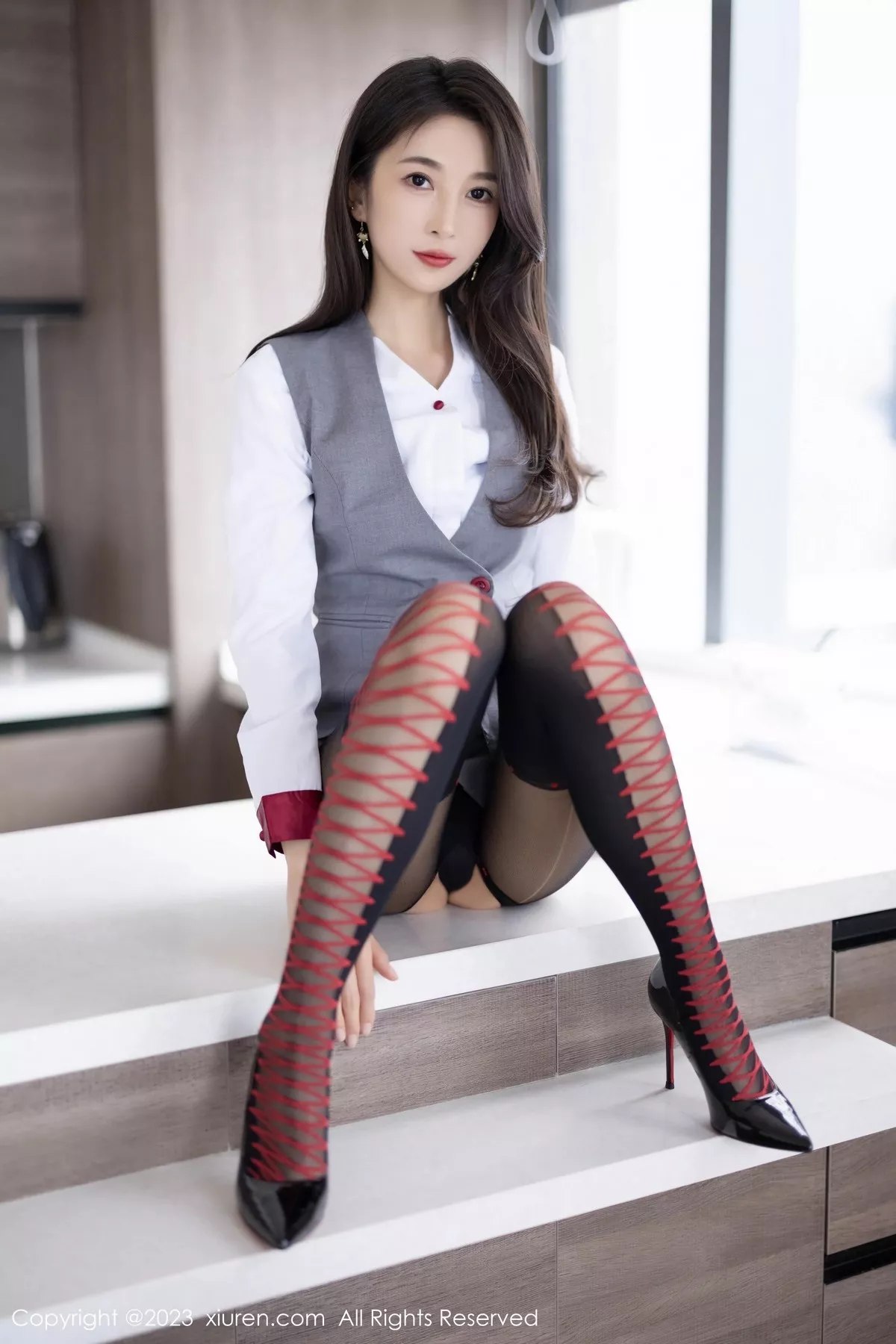 秀人集.com_[XiuRen秀人网]No.6967_模特林乐一性感灰色制服露黑色轻透连体衣秀曼妙身姿诱惑写真87P