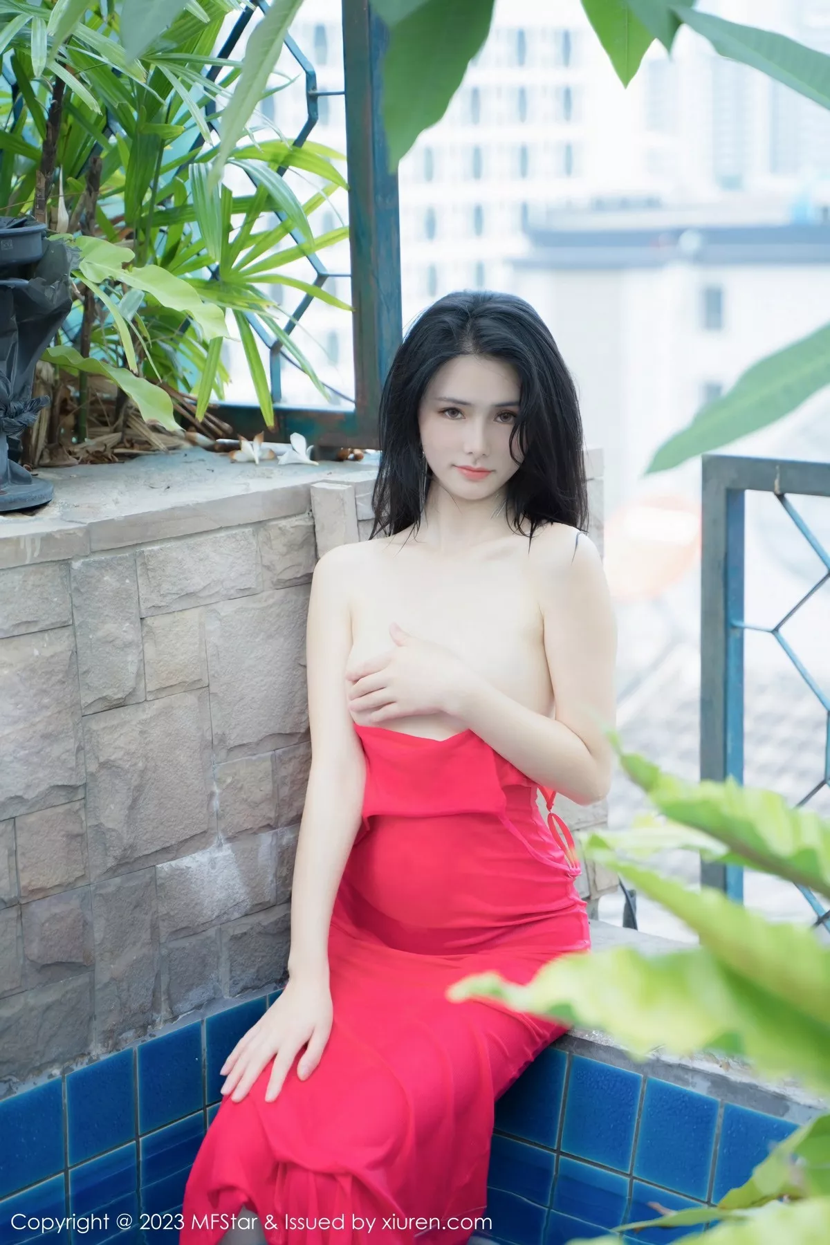 秀人集.com_[MFStar模范学院]Vol.629_模特艾希儿性感玫红吊带短裙半脱秀曼妙苗条身材迷人诱惑写真57P
