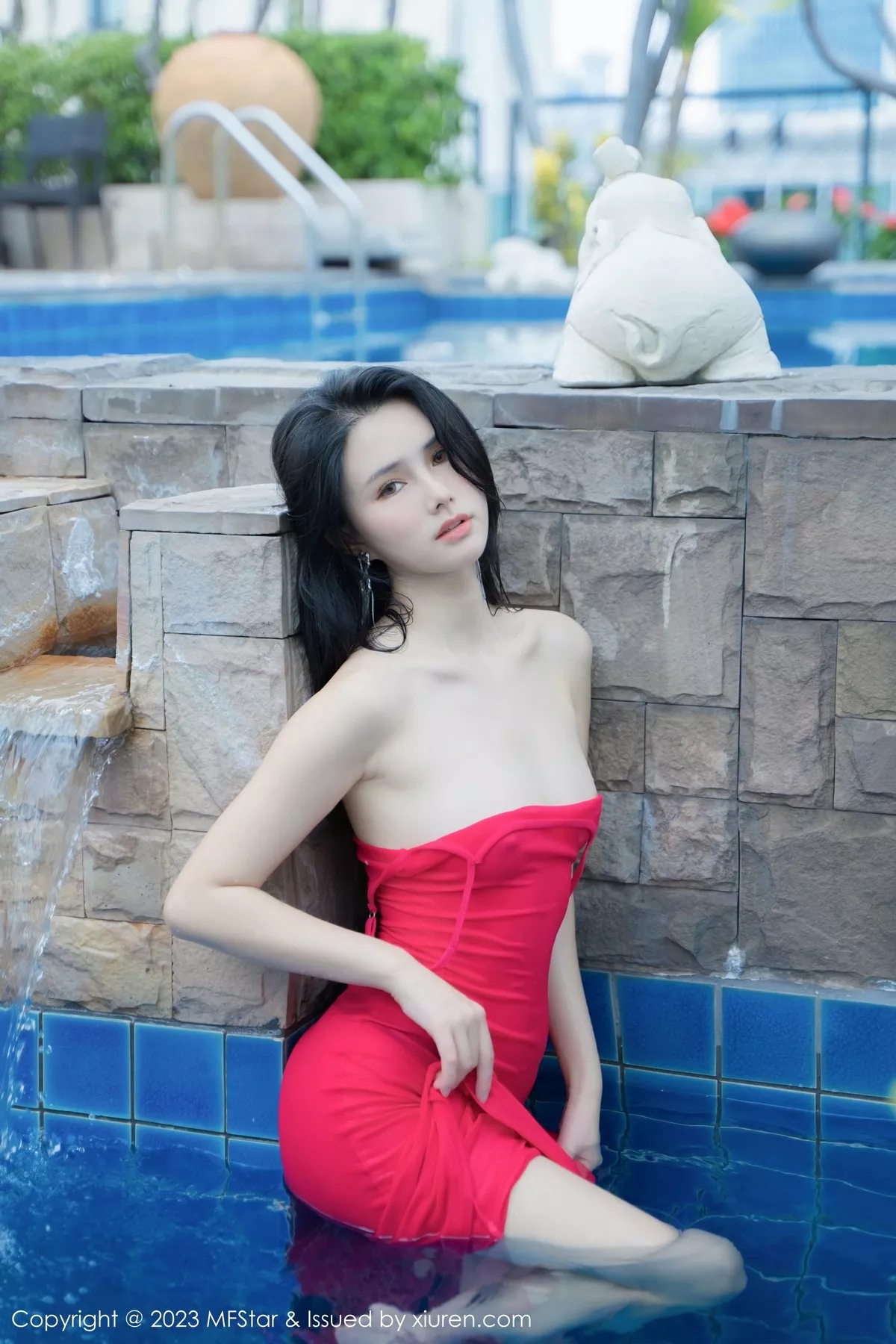 秀人集.com_[MFStar模范学院]Vol.629_模特艾希儿性感玫红吊带短裙半脱秀曼妙苗条身材迷人诱惑写真57P