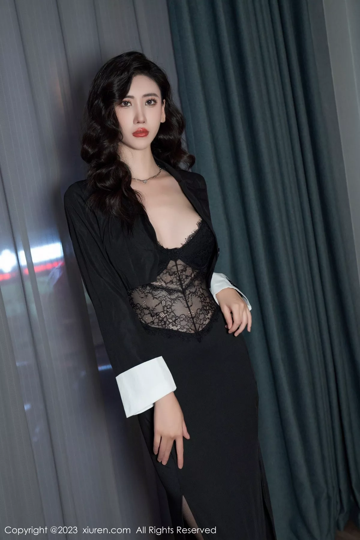 秀人集.com_[XiuRen秀人网]No.6979_模特章芃芃性感黑色长裙露黑色蕾丝内衣配超薄黑丝极致魅惑写真95P