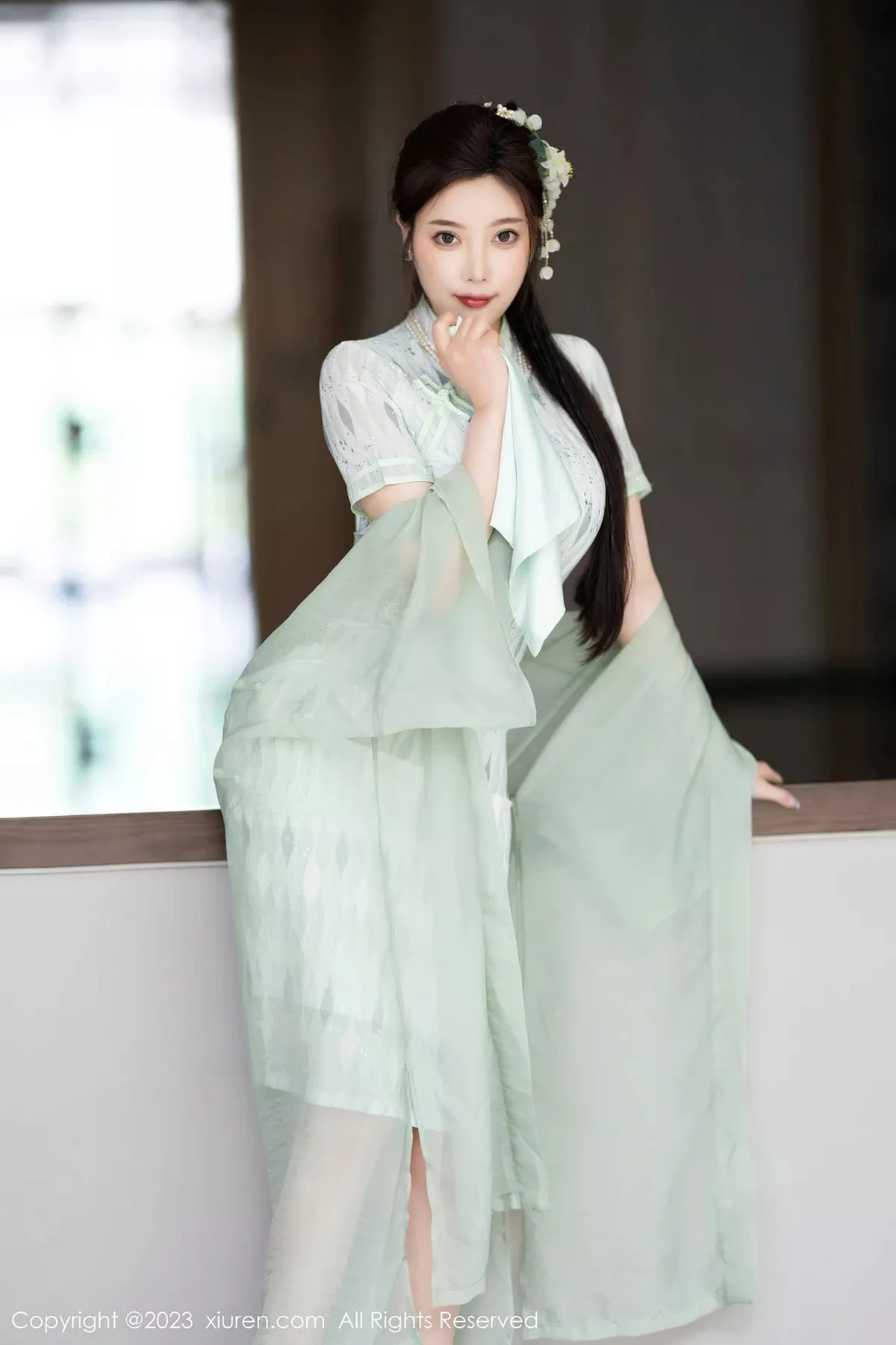 秀人集.com_[XiuRen秀人网]No.6983_女神杨晨晨Yome性感淡绿旗袍服配原色丝袜秀丰腴身材诱惑写真84P