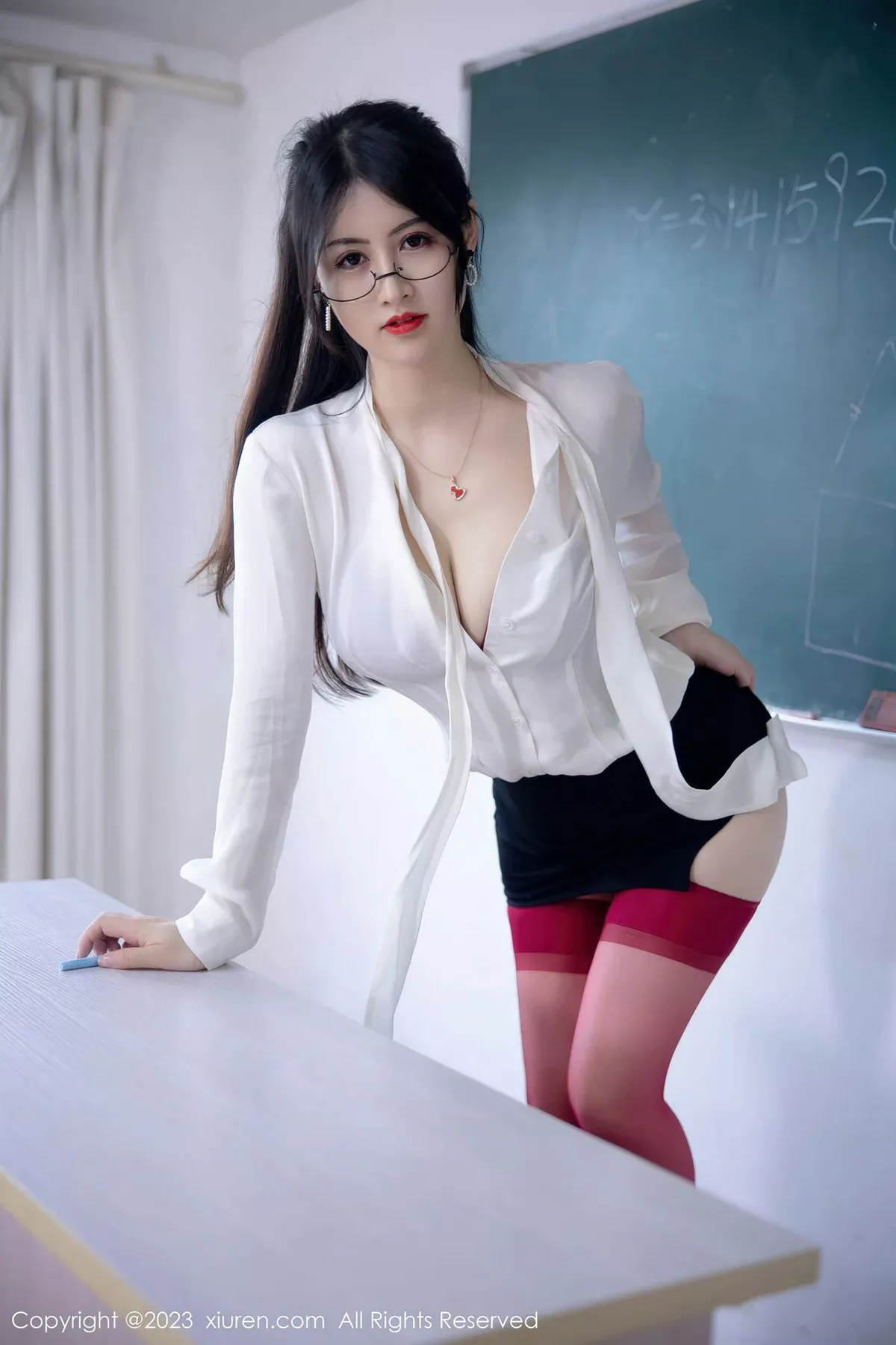 秀人集.com_[XiuRen秀人网]No.6980_模特诗诗kiki教师角色脱性感白T露红色内衣配红丝吊袜诱惑写真93P