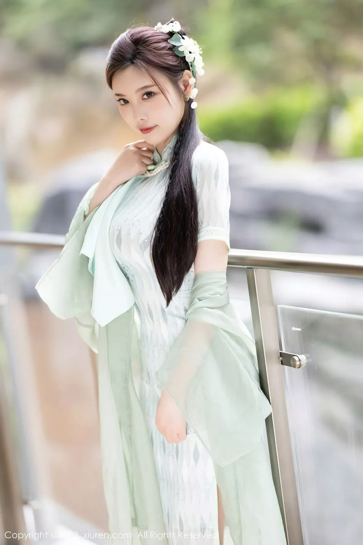 秀人集.com_[XiuRen秀人网]No.6983_女神杨晨晨Yome性感淡绿旗袍服配原色丝袜秀丰腴身材诱惑写真84P