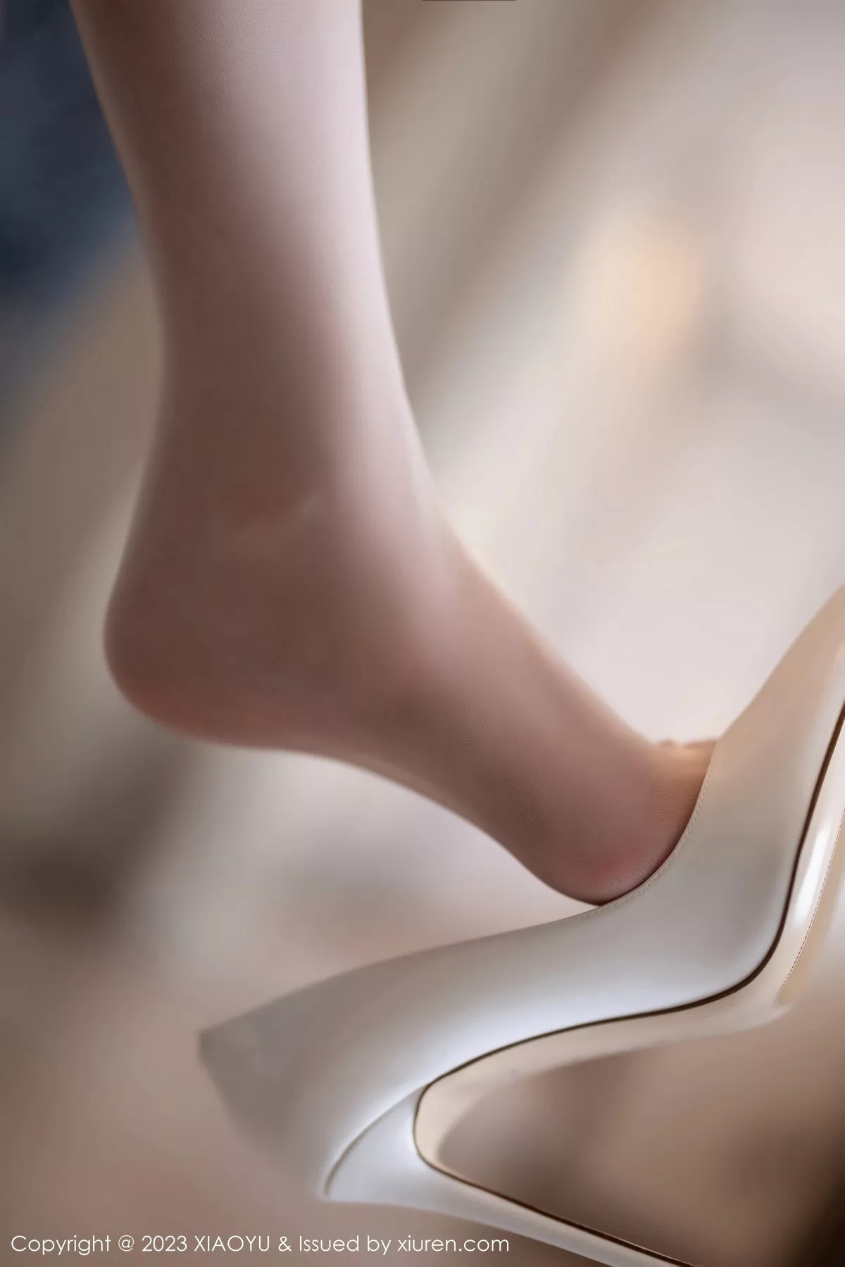 秀人集.com_[XiaoYu画语界]Vol.1080_女神杨晨晨Yome性感白色上衣露黑色薄纱轻透情趣内衣诱惑写真85P