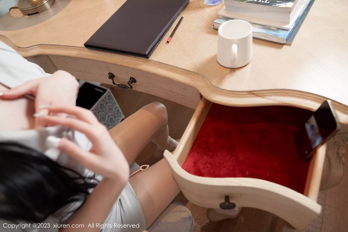 秀人集.com_[XiuRen秀人网]No.7157_女神周于希Sally办公室剧情肉色薄透连体衣秀火辣身材诱惑写真100P