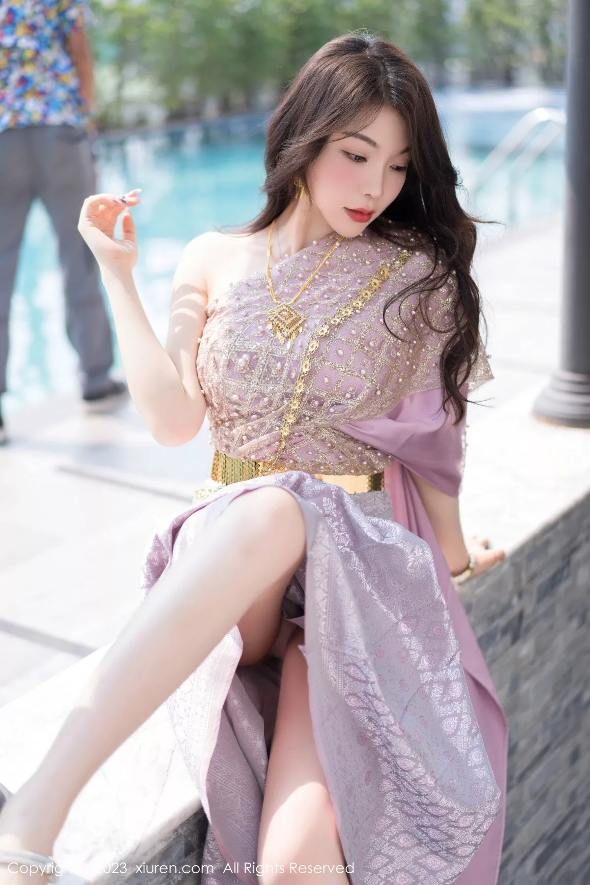 秀人集.com_[XiuRen秀人网]No.7164_女神徐莉芝Booty户外性感暖灰色服饰半脱秀曼妙身姿诱惑写真66P