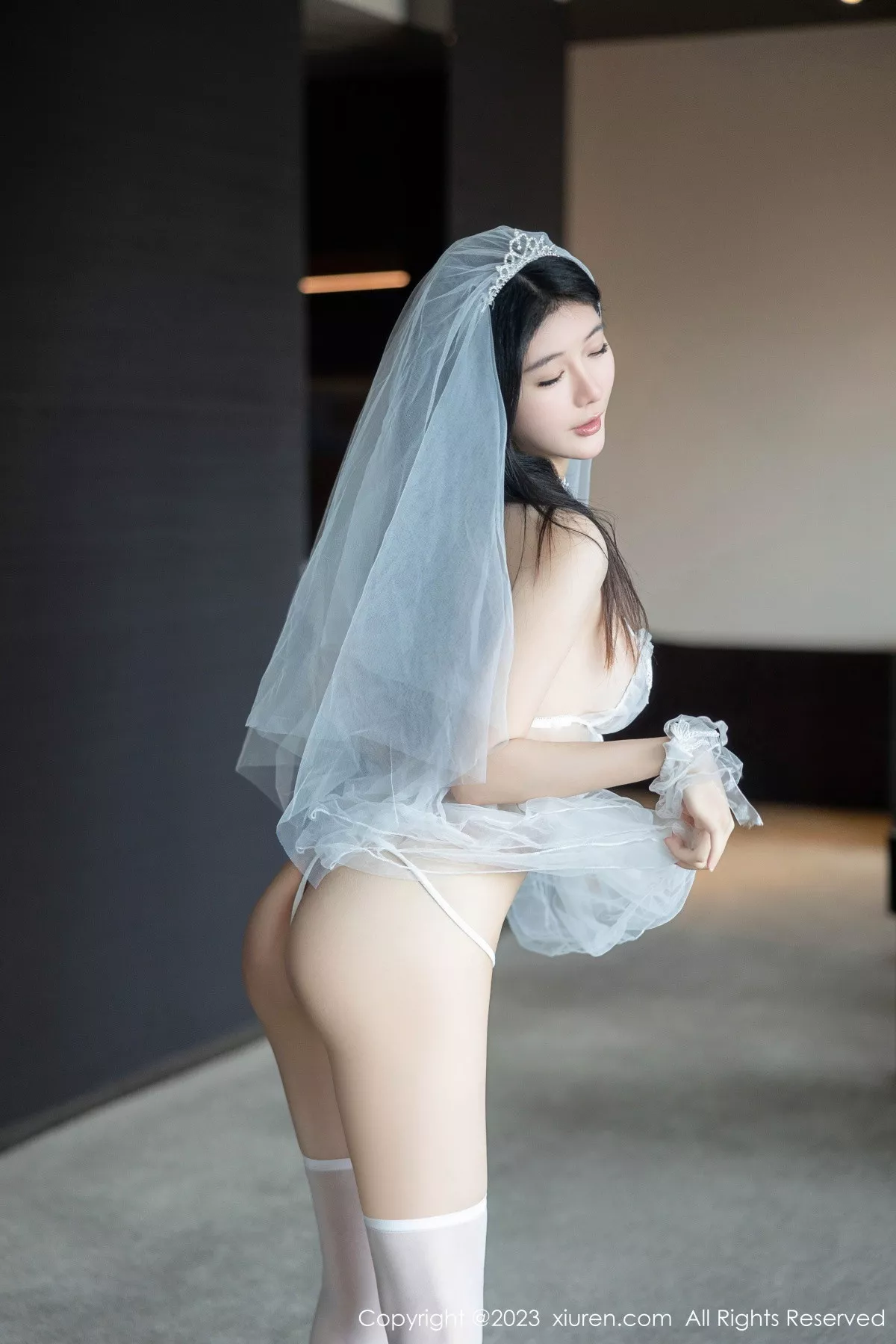 秀人集.com_[XiuRen秀人网]No.7165_模特幼幼性感白色情趣婚纱服饰配白色丝袜秀完美身材诱惑写真89P