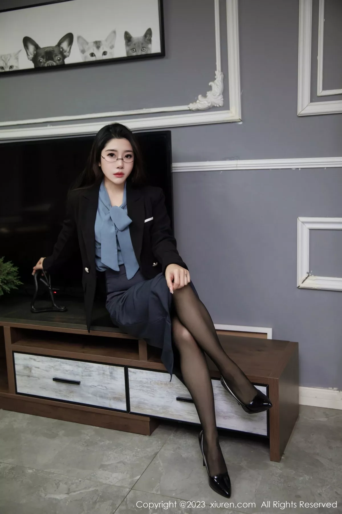 秀人集.com_[XiuRen秀人网]No.7179_模特严利娅Yuliya蓝灰色上衣配灰短裙露蓝色蕾丝内衣诱惑写真82P