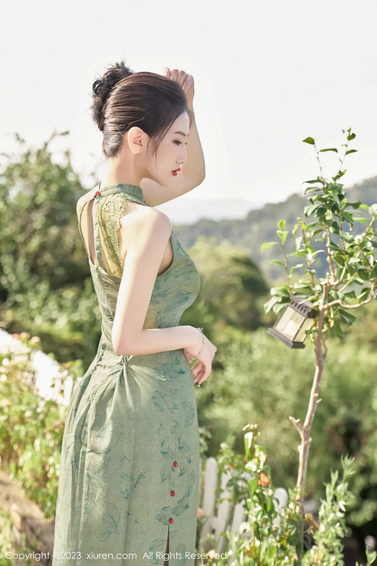 秀人集.com_[XiuRen秀人网]No.7181_模特沈青黛私房性感翠绿旗袍服饰半脱秀曼妙身姿撩人诱惑写真98P