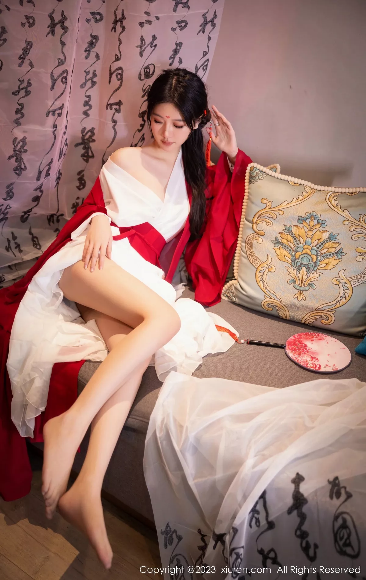 秀人集.com_[XiuRen秀人网]No.7192_模特幼幼私房古风场景性感红色古装服半脱秀完美身材诱惑写真92P