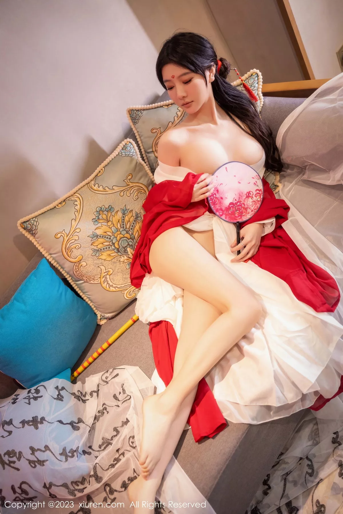 秀人集.com_[XiuRen秀人网]No.7192_模特幼幼私房古风场景性感红色古装服半脱秀完美身材诱惑写真92P