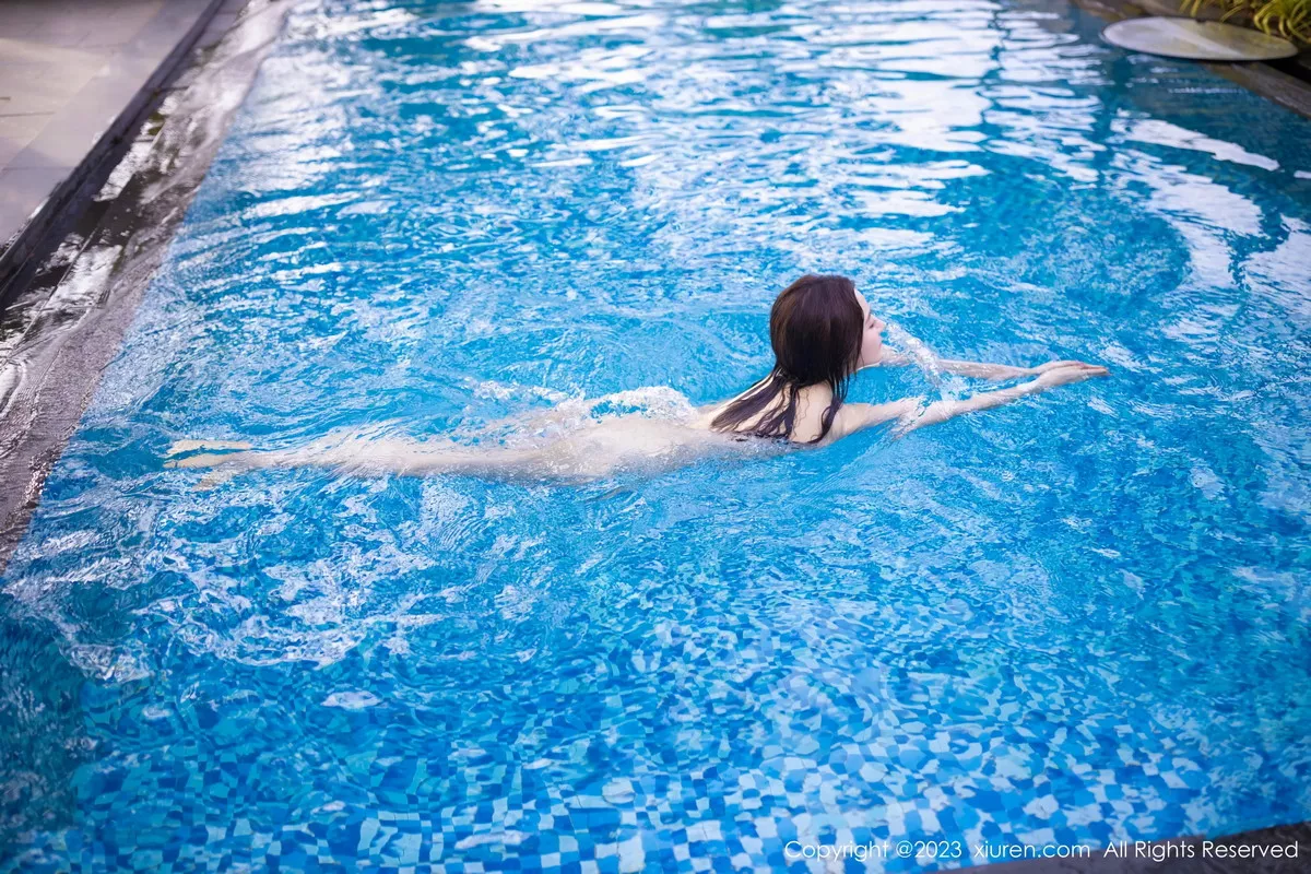 秀人集.com_[XiuRen秀人网]No.7189_模特鱼子酱Fish泳池场景性感果绿色比基尼秀曼妙身姿诱惑写真80P