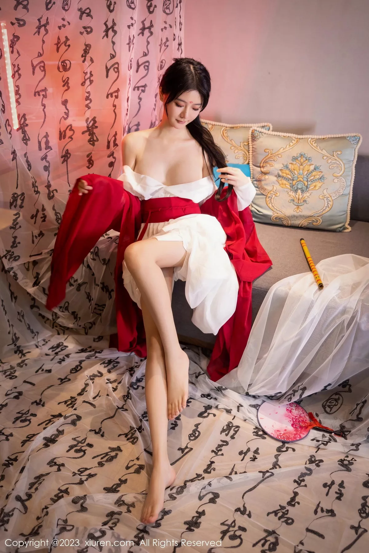 秀人集.com_[XiuRen秀人网]No.7192_模特幼幼私房古风场景性感红色古装服半脱秀完美身材诱惑写真92P