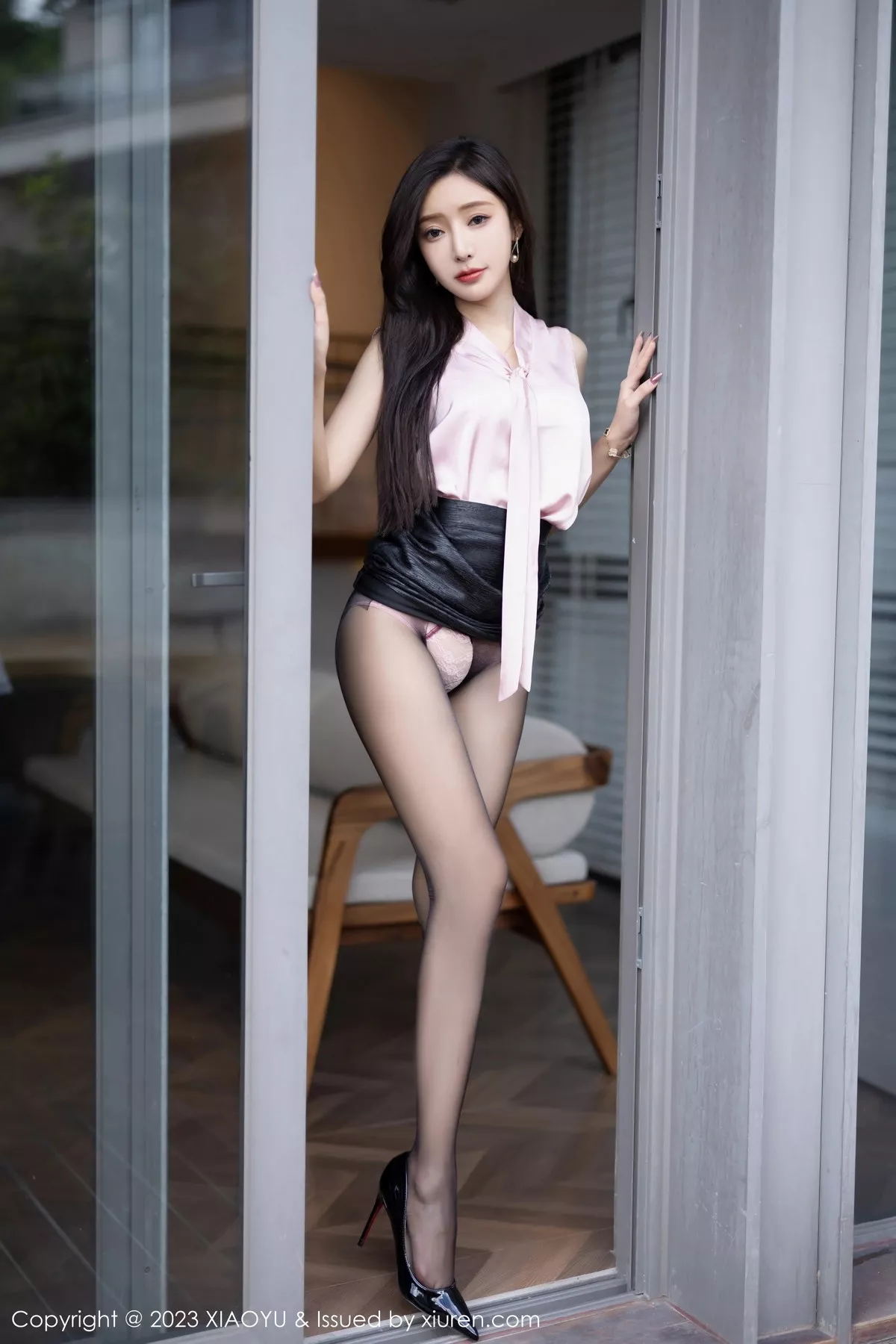 秀人集.com_[XiaoYu画语界]Vol.1086_女神王馨瑶yanni半脱露性感玫红色内衣配超薄黑丝完美诱惑写真90P