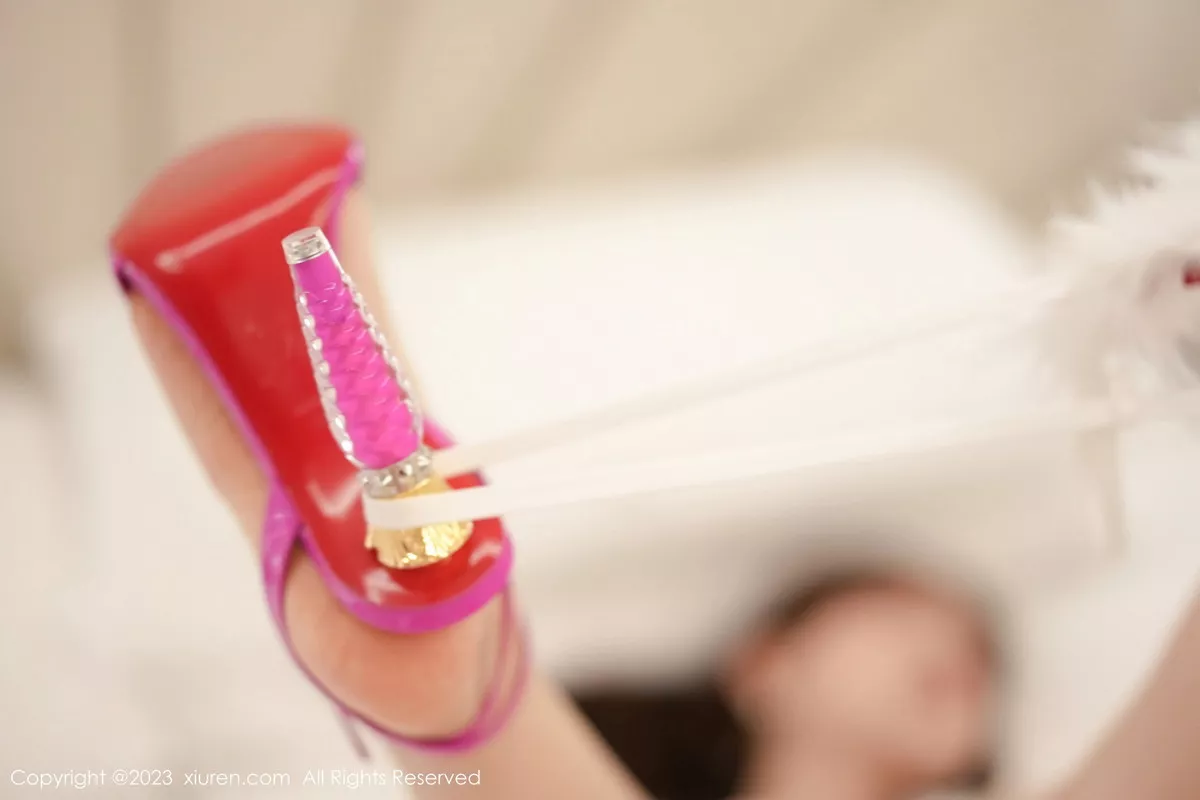 秀人集.com_[XiuRen秀人网]No.7220_女神朱可儿Flora沙漠异域风情性感白色长裙秀雪峰美臀诱惑写真79P