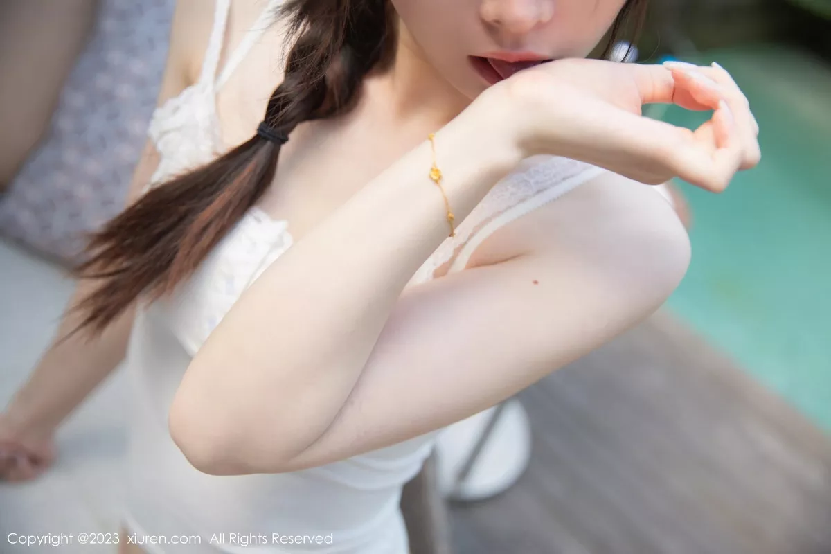 秀人集.com_[XiuRen秀人网]No.7221_模特是小逗逗泳池边性感白色上衣配灰短裙秀曼妙身姿诱惑写真79P