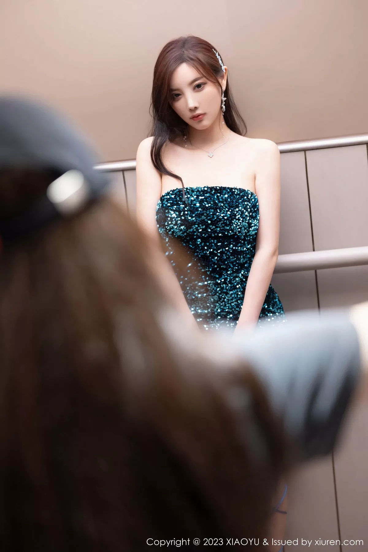 秀人集.com_[XiaoYu画语界]Vol.1090_女神杨晨晨深蓝露肩连衣短裙+蓝色连衣长裙秀完美身材诱惑写真83P