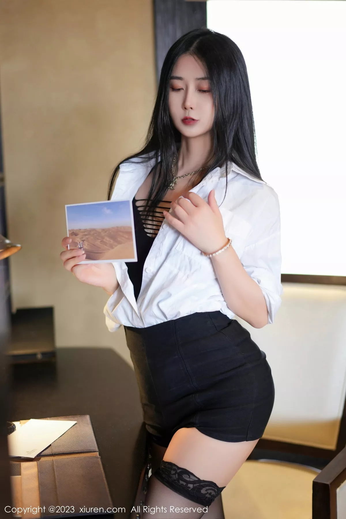 秀人集.com_[XiuRen秀人网]No.7215_模特laura阿姣性感白T配黑色短裙露黑丝袜秀曼妙身姿诱惑写真60P