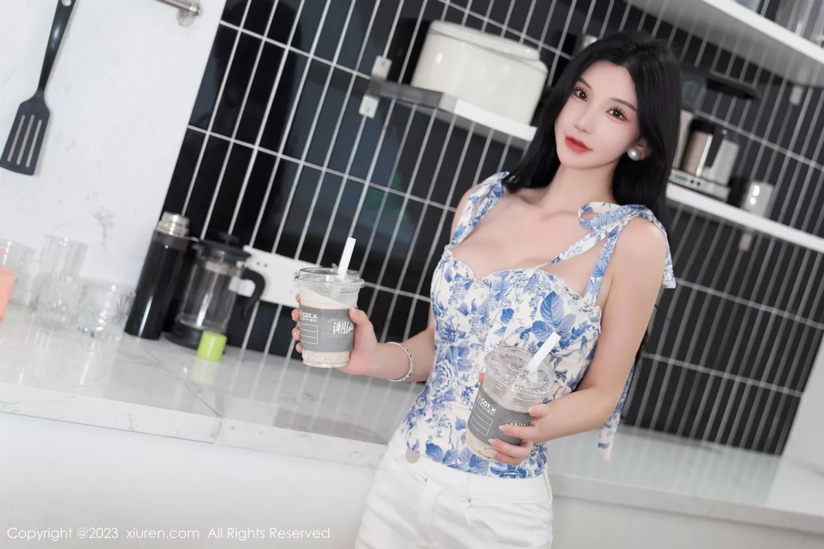 秀人集.com_[XiuRen秀人网]No.7225_女神周于希Sally性感白色短款夏日装配开档肉丝撩人诱惑写真102P