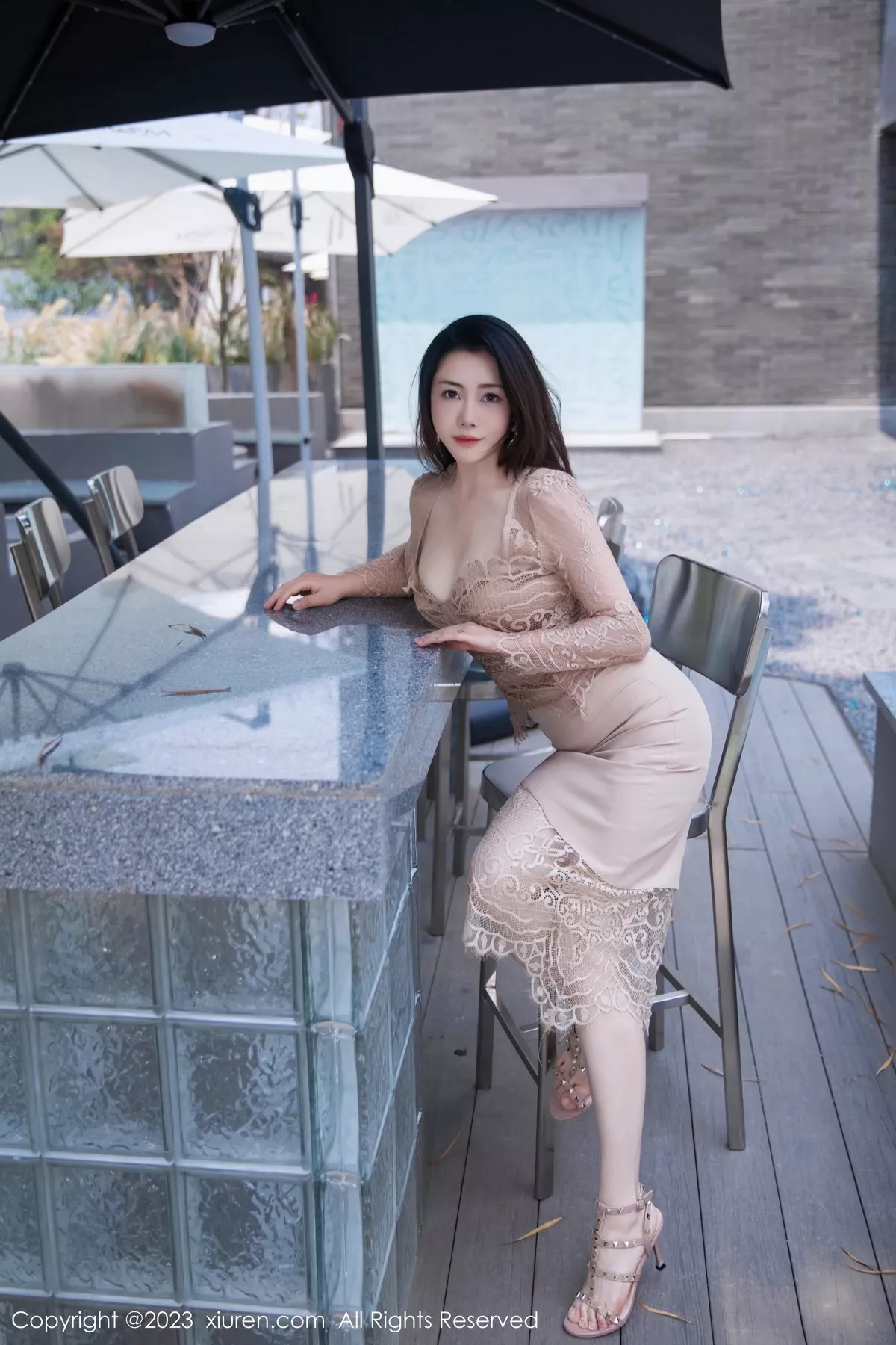 秀人集.com_[XiuRen秀人网]No.7216_模特严利娅Yuliya户外性感杏色低胸连衣长裙秀完美身材诱惑写真89P