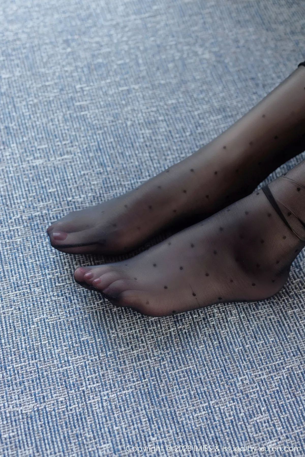 秀人集.com_[IMISS爱蜜社]Vol.742_模特LindaLinda性感黑色薄纱衣露黑色内衣配超薄黑丝迷人写真38P