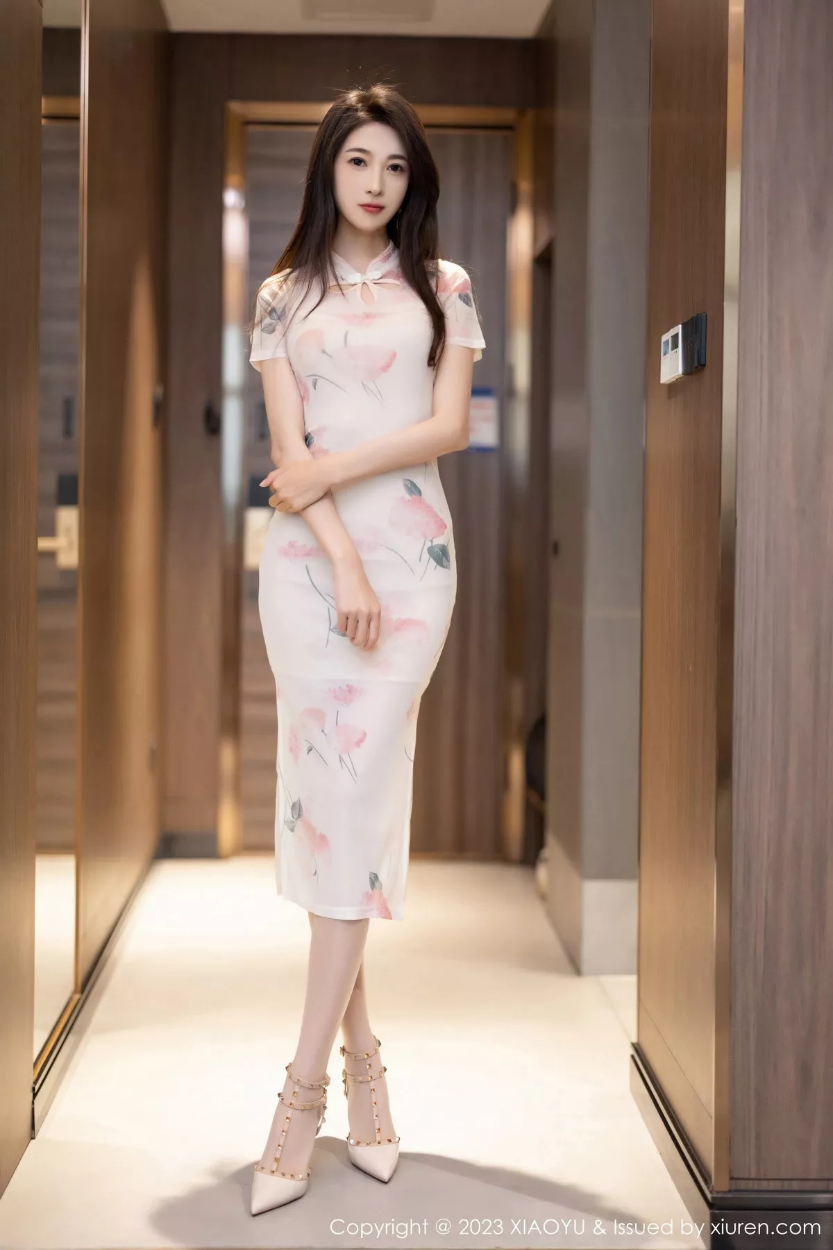 秀人集.com_[XiaoYu画语界]Vol.1093_模特林乐一米色图案旗袍+白色薄纱情趣服饰秀曼妙身姿诱惑写真83P