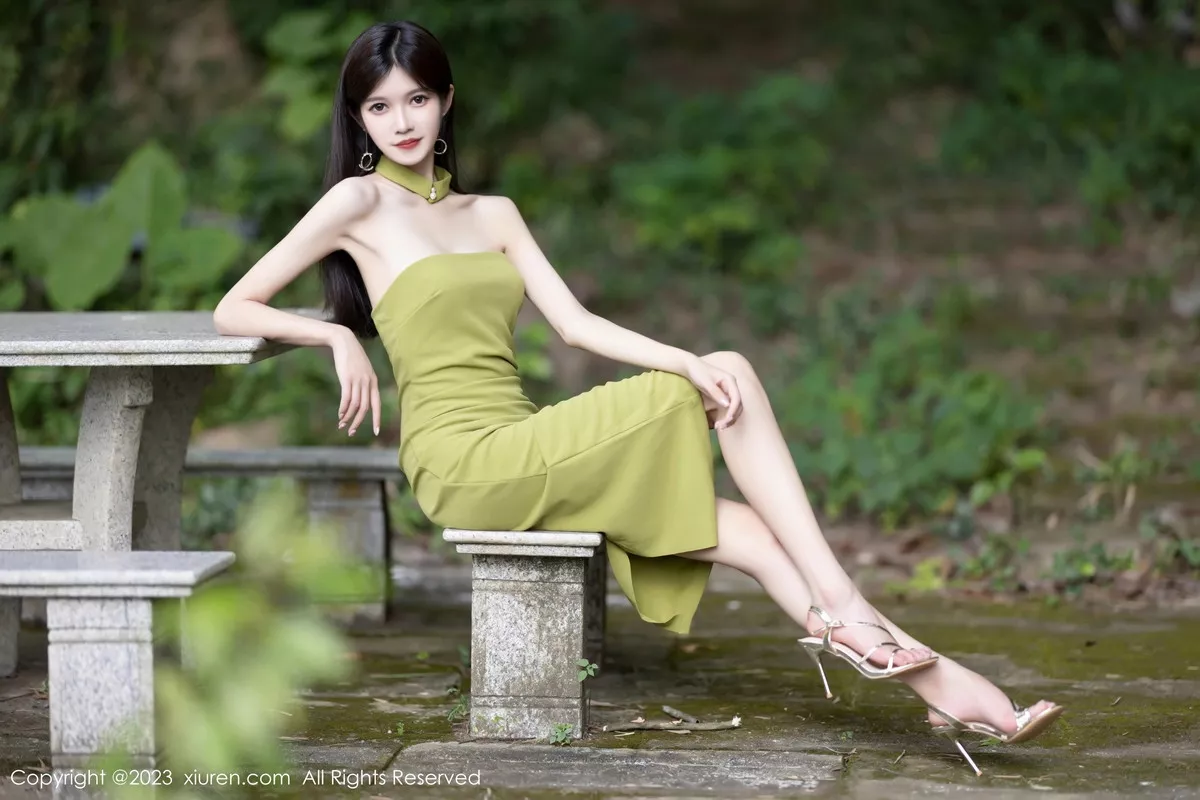 秀人集.com_[XiuRen秀人网]No.7241_模特程程程性感果绿连衣长裙+链式情趣内衣秀完美身材诱惑写真83P