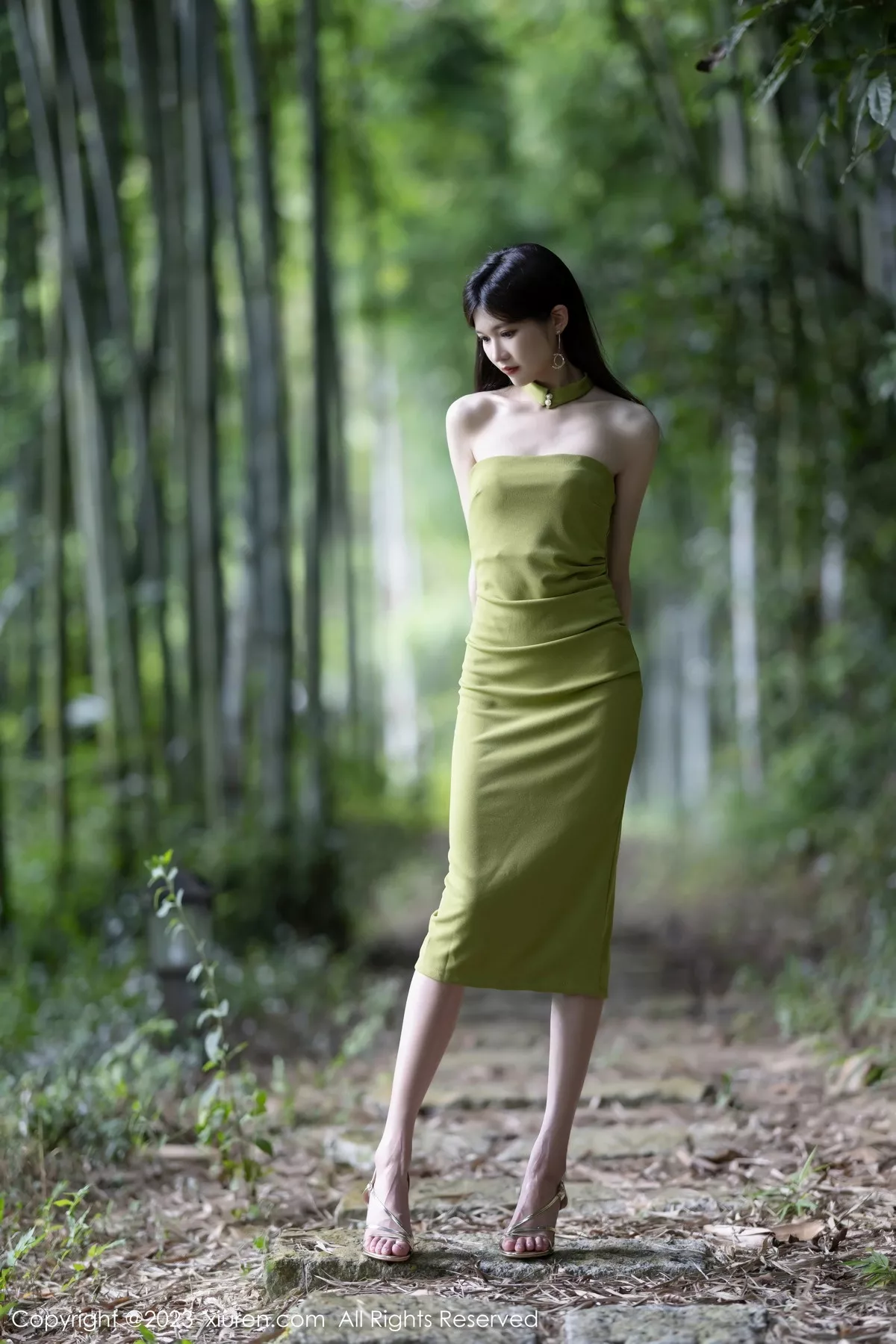 秀人集.com_[XiuRen秀人网]No.7241_模特程程程性感果绿连衣长裙+链式情趣内衣秀完美身材诱惑写真83P