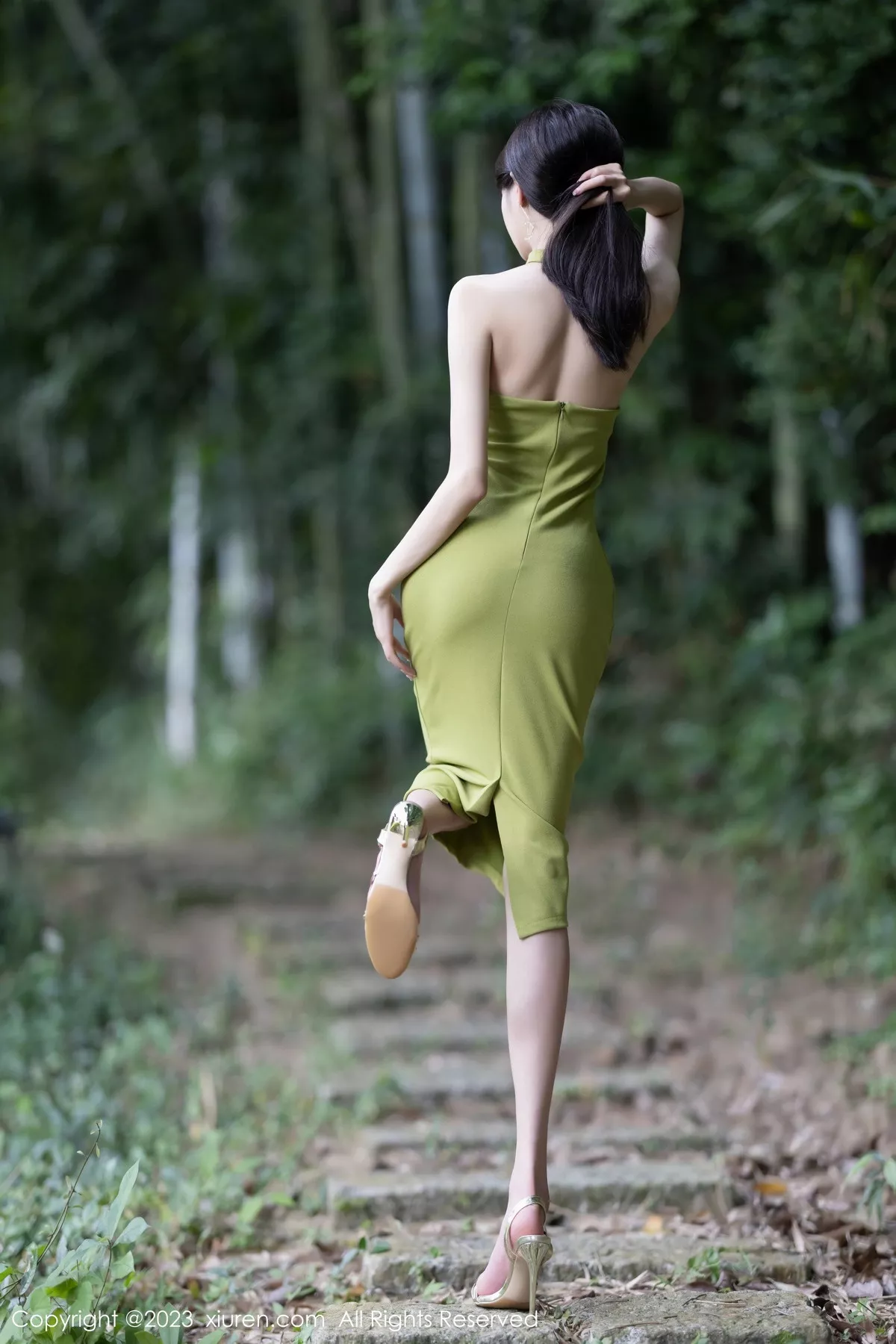 秀人集.com_[XiuRen秀人网]No.7241_模特程程程性感果绿连衣长裙+链式情趣内衣秀完美身材诱惑写真83P