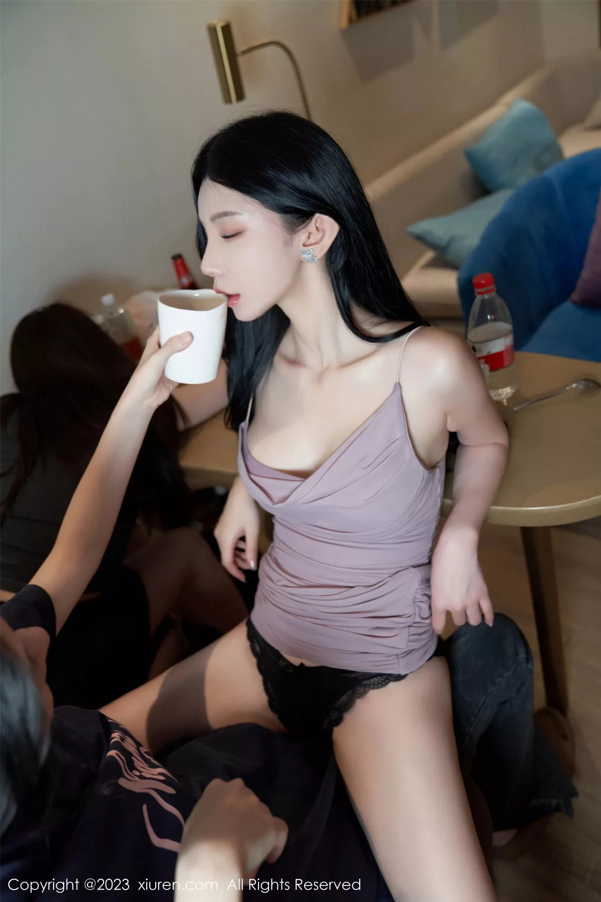 秀人集.com_[XiuRen秀人网]No.7122_女神周于希Sally性感吊带裙+黑色蕾丝睡裙秀完美身材诱惑写真100P