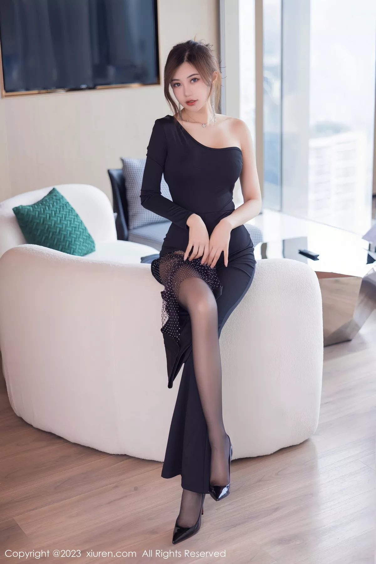 秀人集.com_[XiuRen秀人网]No.7117_女神绮里嘉ula性感黑色连衣长裙露黑色蕾丝内衣完美诱惑写真82P