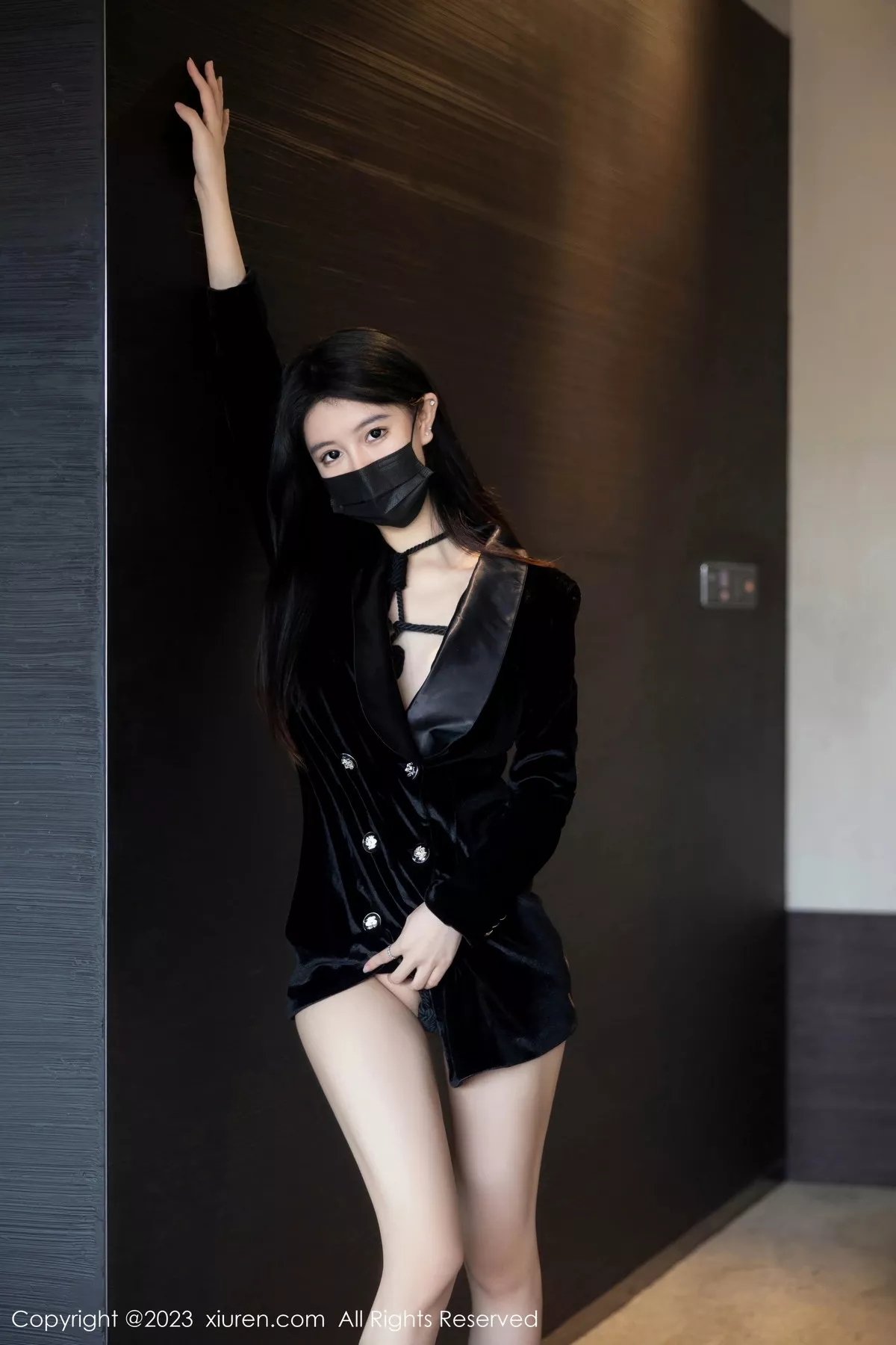 秀人集.com_[XiuRen秀人网]No.7121_模特幼幼脱黑外衣露性感绳式情趣内衣秀火辣身材极致诱惑写真84P