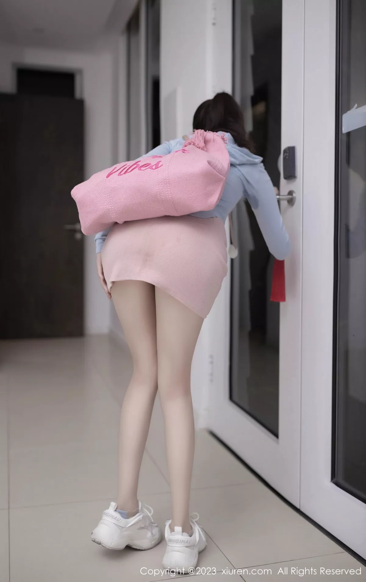 秀人集.com_[XiuRen秀人网]No.7120_模特鱼子酱Fish半脱露性感浅粉色蕾丝内衣秀曼妙身姿诱惑写真80P