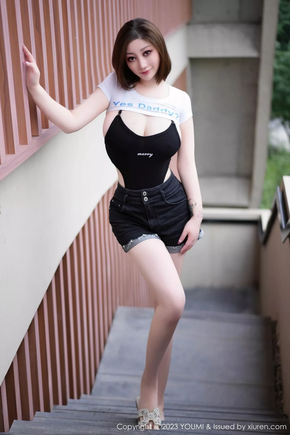 秀人集.com_[YouMi尤蜜荟]Vol.967_女神妲己_Toxic脱黑短裤露性感黑色连体衣秀美胸肥臀诱惑写真66P