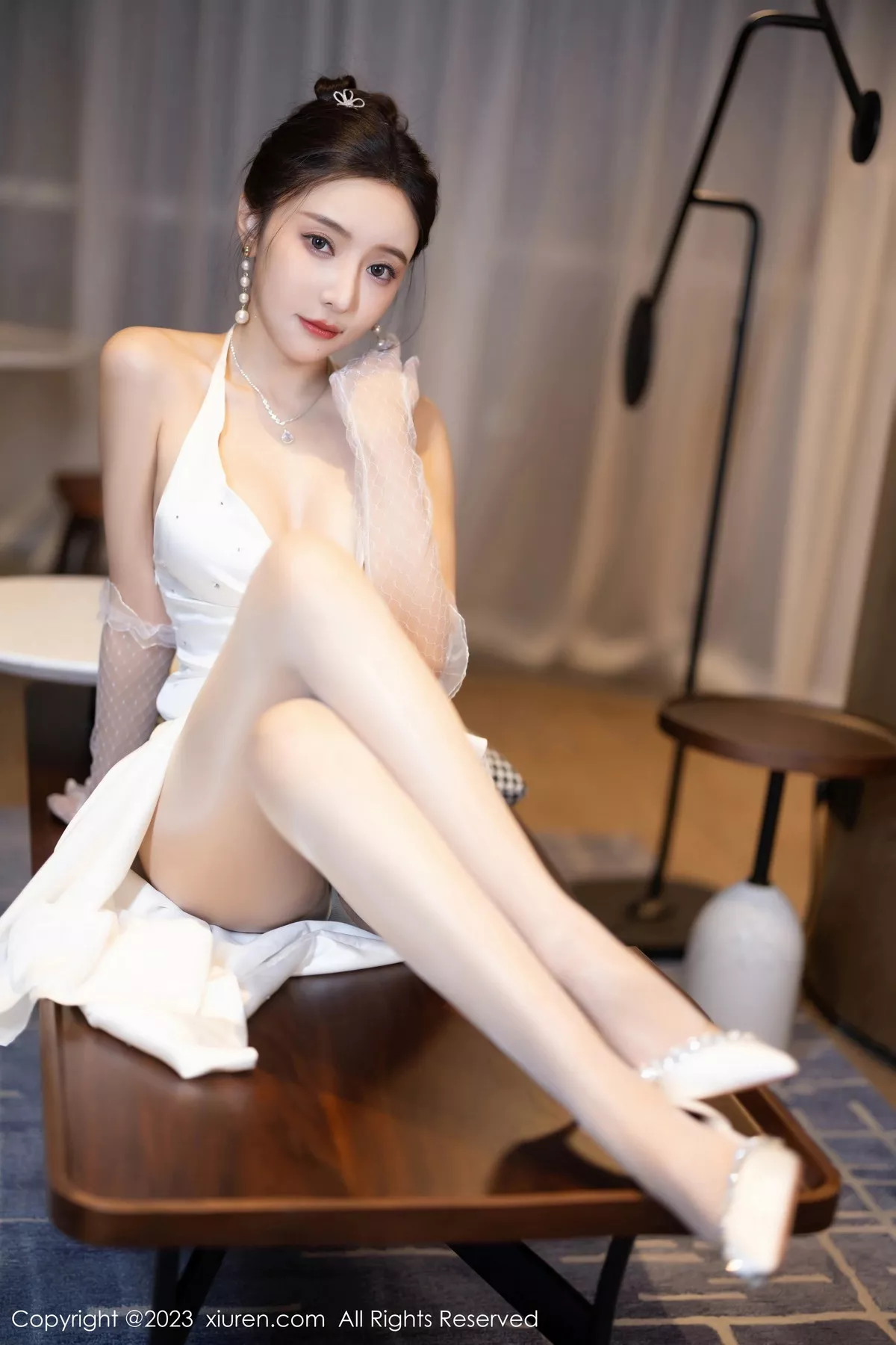 秀人集.com_[XiuRen秀人网]No.7256_女神王馨瑶yanni白色长礼裙+黑色情趣内衣秀完美身材诱惑写真87P